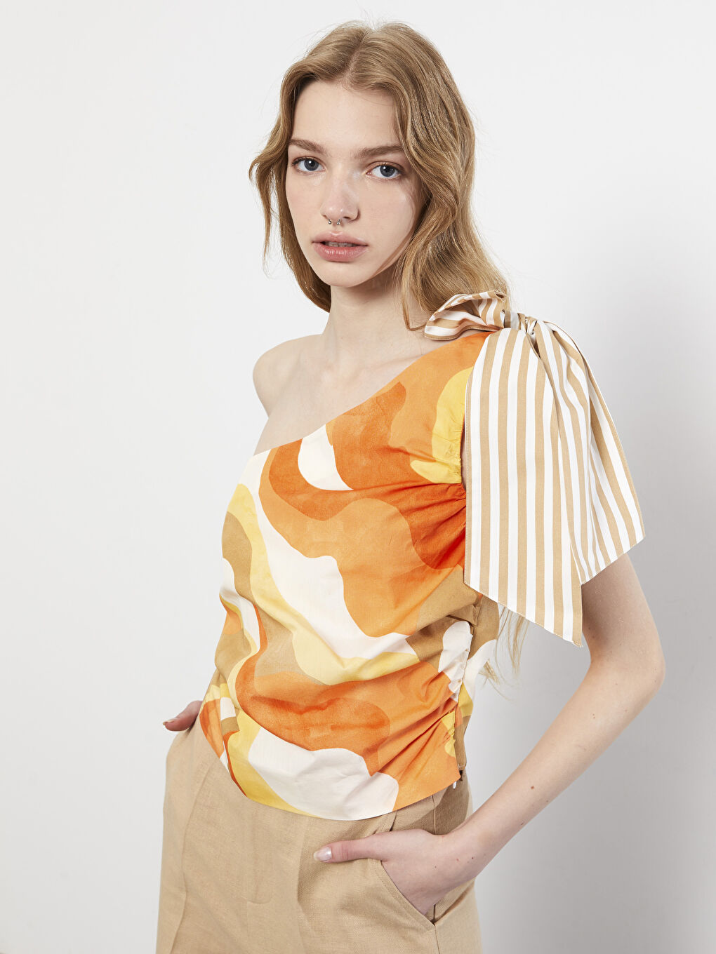 LCW Vision One-Shoulder Gemusterte One-Shoulder Popeline Damenbluse -S2JM27Z8-LQX