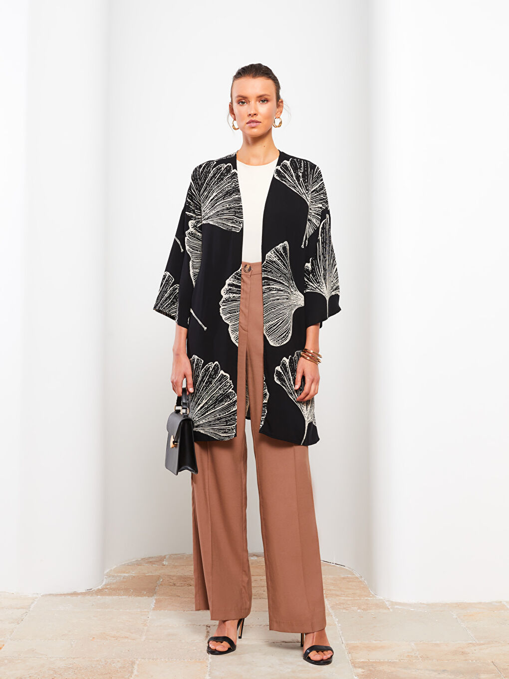 LCWAIKIKI Classic Siyah Şal Yaka Desenli Viskon Kadın Kimono