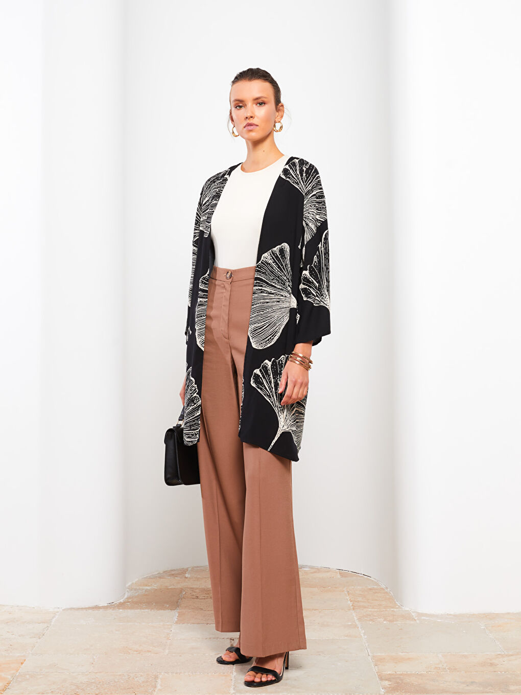 LCWAIKIKI Classic Siyah Şal Yaka Desenli Viskon Kadın Kimono - 1