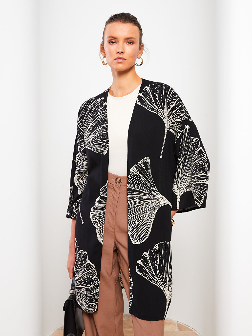 LCWAIKIKI Classic Siyah Şal Yaka Desenli Viskon Kadın Kimono - 2