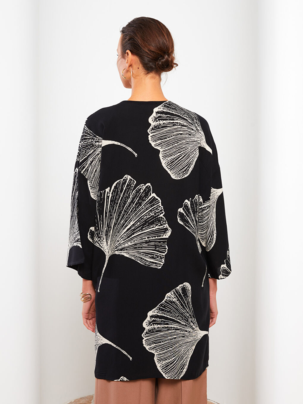 LCWAIKIKI Classic Siyah Şal Yaka Desenli Viskon Kadın Kimono - 5