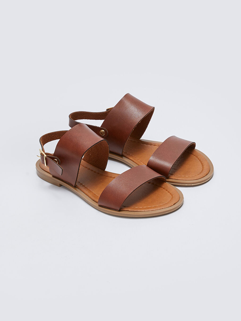 Kahverengi Çift Bantlı Toka Detaylı Kadın Sandalet