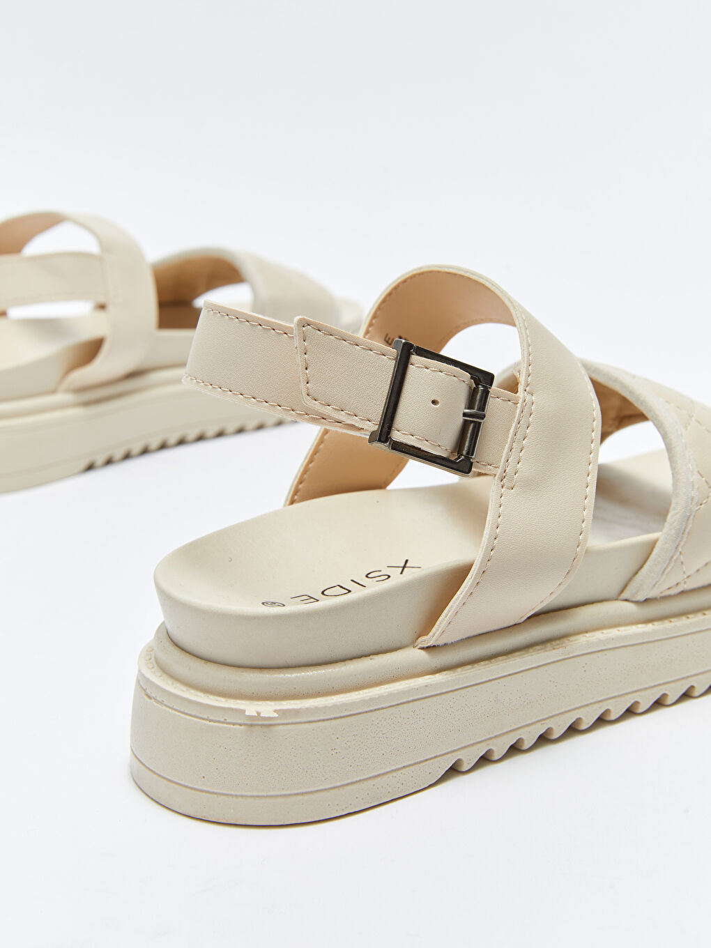 Әйелдерге арналған қалың табанды ілмекті егжей-тегжейлі жолақты сандалдар-4