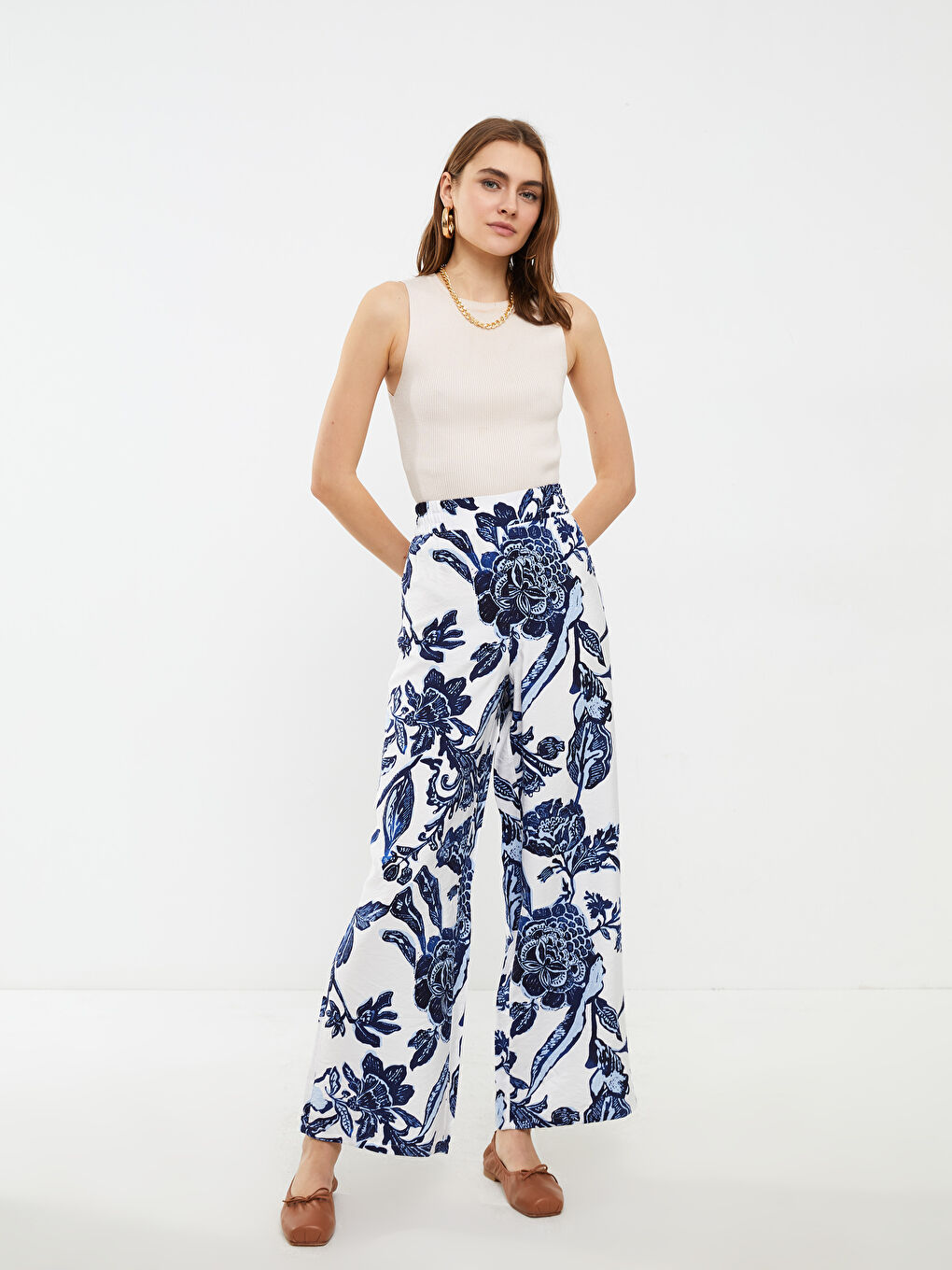 LCWAIKIKI Classic Standart Fit Çiçekli Kadın Palozzo Pantolon -S2JM86Z8-LQQ