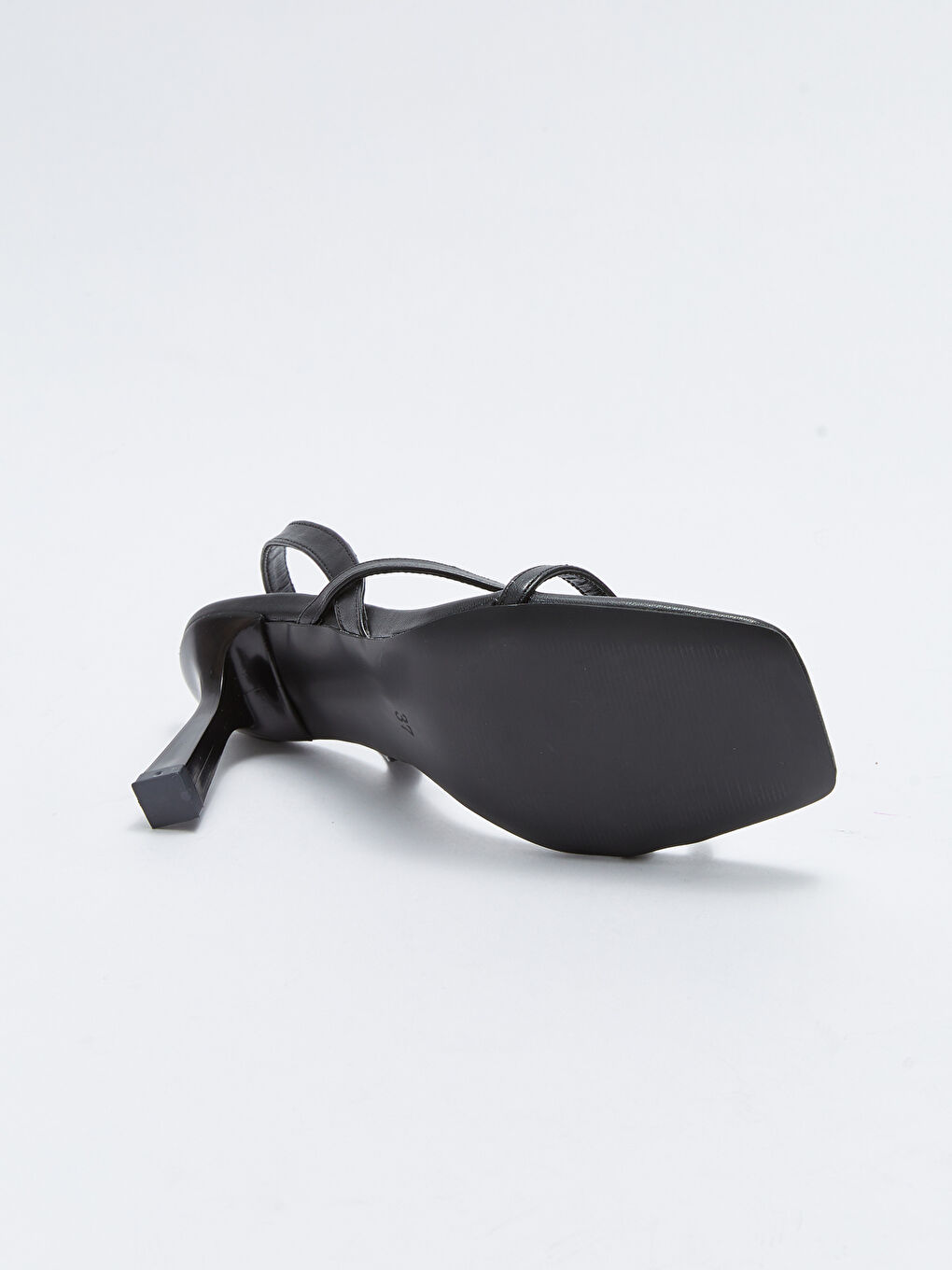 Siyah Deri Görünümlü Çapraz Bantlı Kadın Topuklu Ayakkabı-3