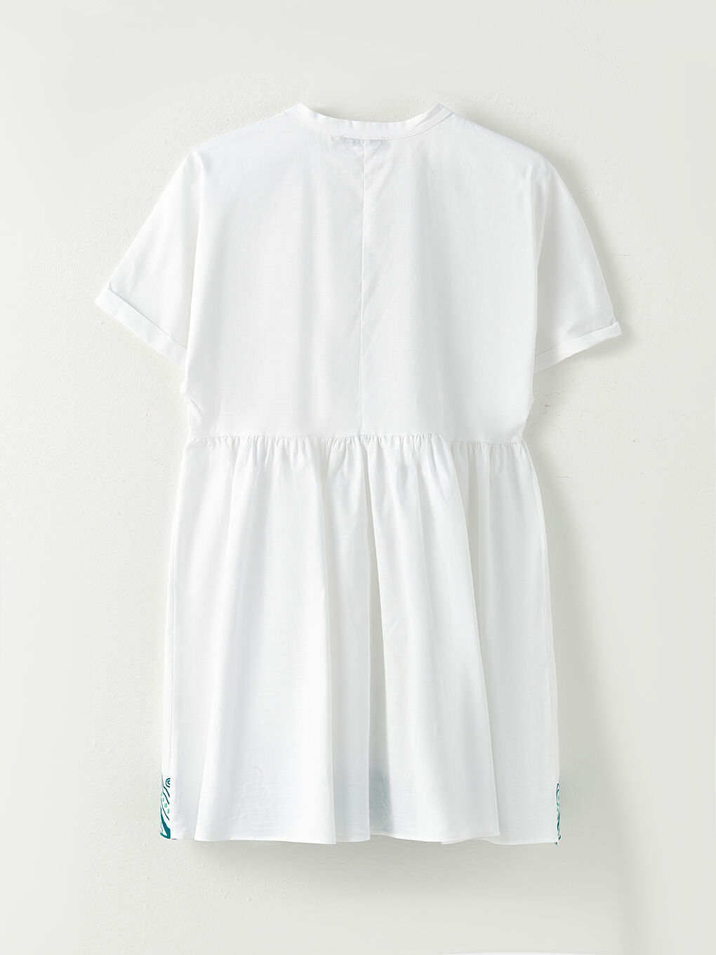 Beyaz Kaçık Yaka Nakışlı Kısa Kollu Poplin Kadın Elbise-6