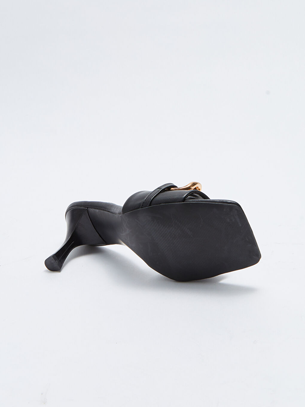 Siyah Tek Bantlı Zincir Detaylı Topuklu Kadın Terlik-3