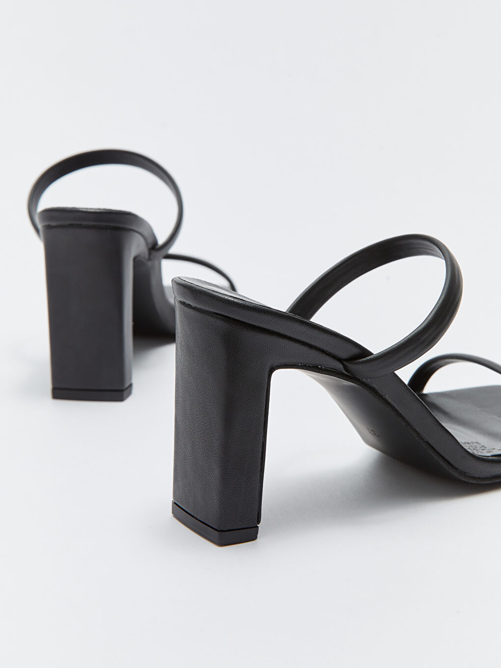 Siyah Çift Bantlı Kadın Topuklu Terlik-4