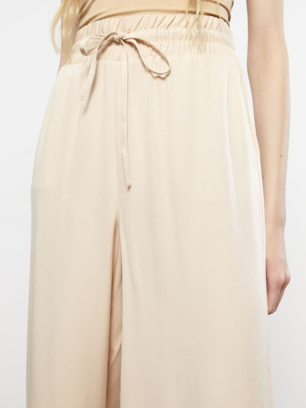 Bej Beli Lastikli Standart Fit Düz Viskon Kadın Kapri-3