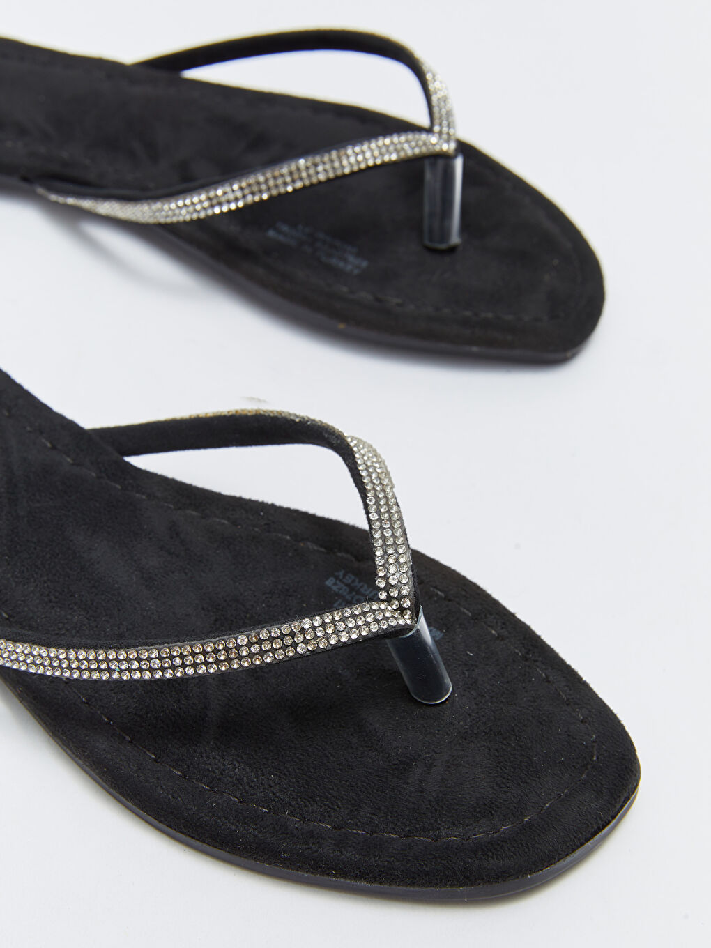 Siyah Taş Detaylı Kadın Parmak Arası Terlik-3