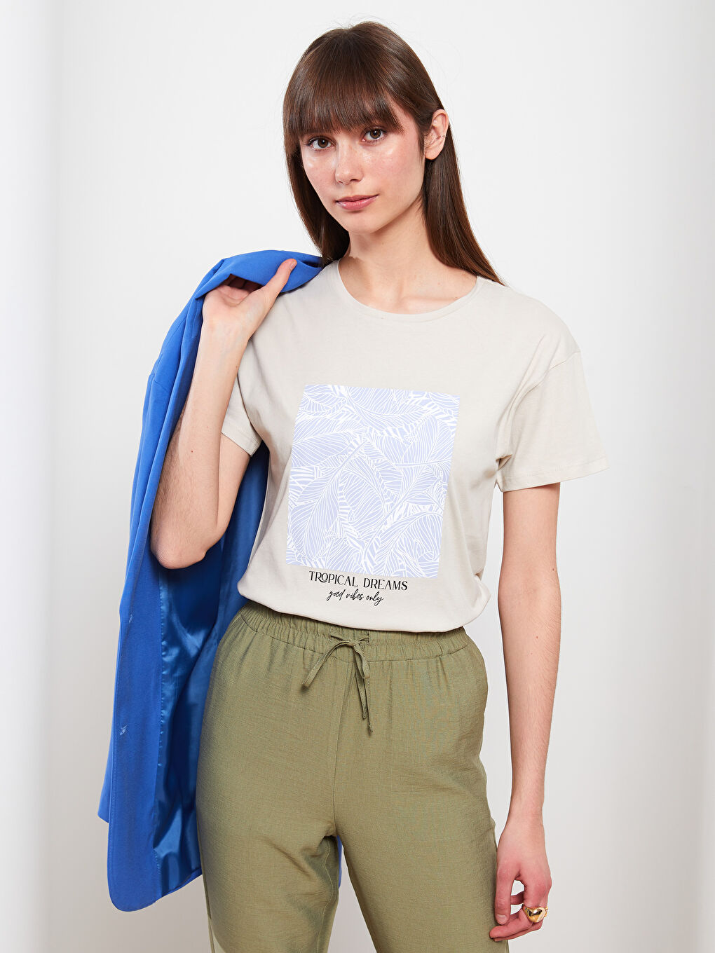 Gri Bisiklet Yaka Baskılı Kısa Kollu Pamuklu Kadın Tişört-1