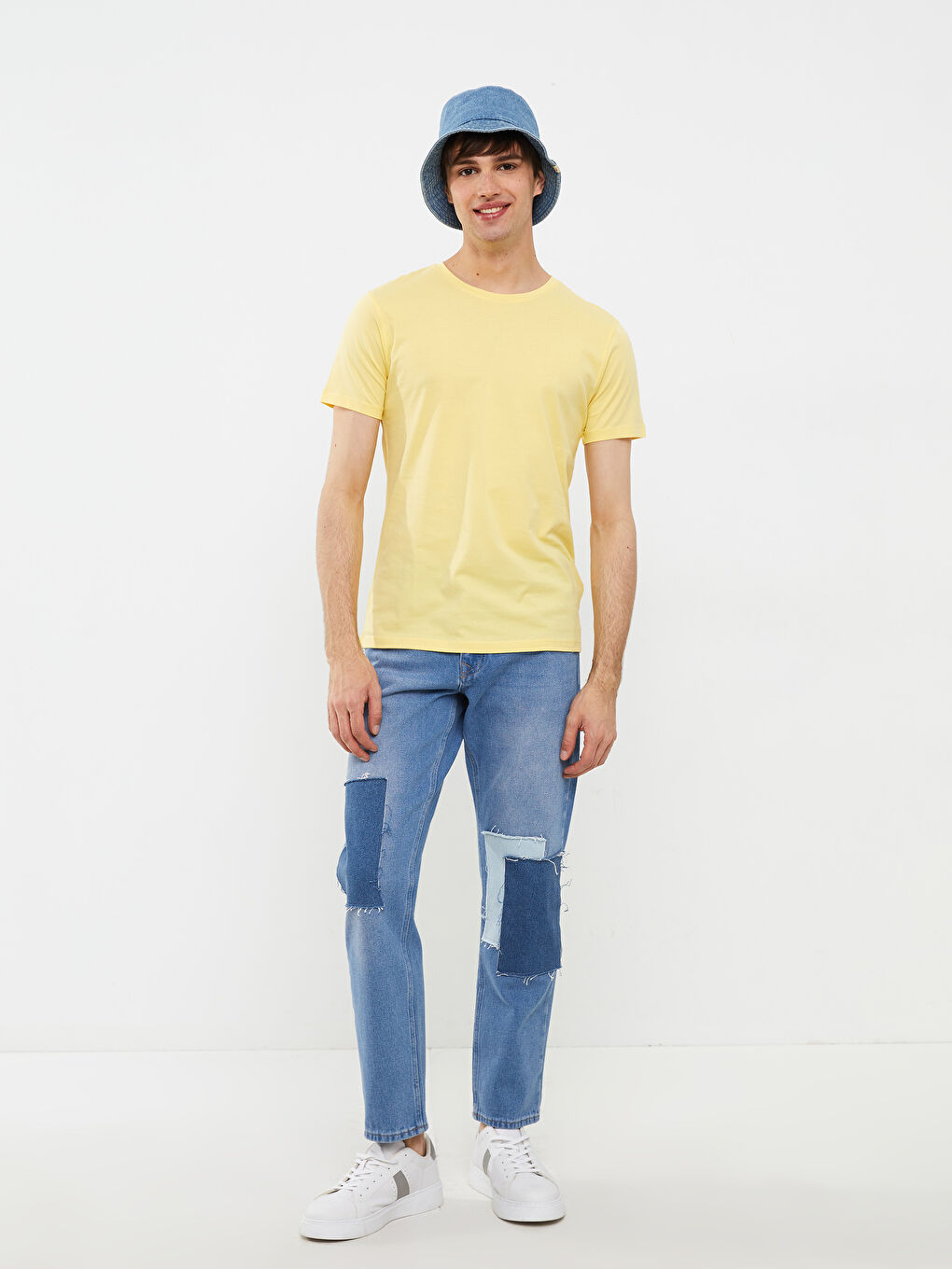 تيشيرت للرجال أساسي بأكمام قصيرة ورقبة دائرية من القطن الممشط