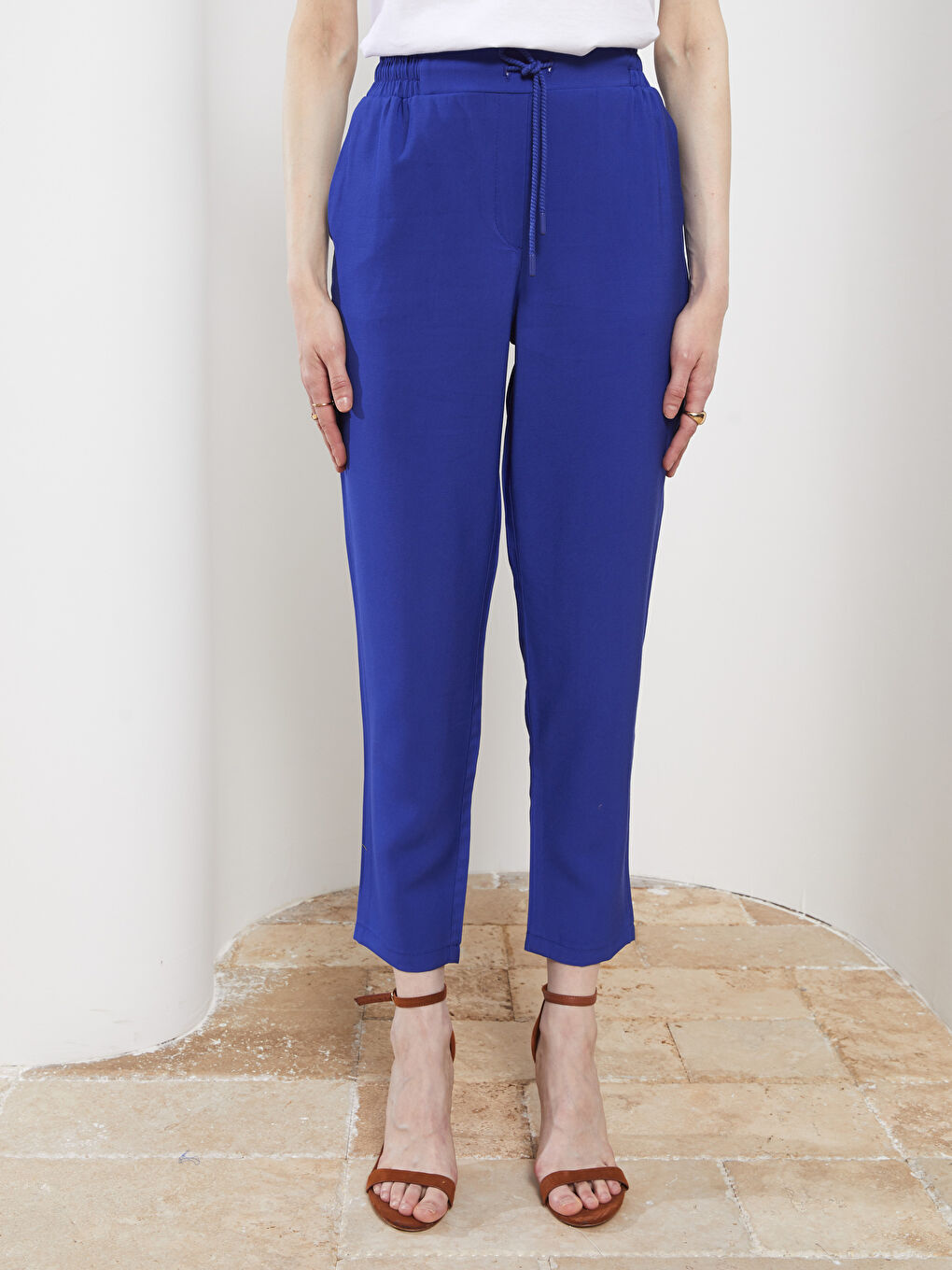 Elastic Waist Comfortable Fit Straight Pocket Women's Trousers Detailed-2