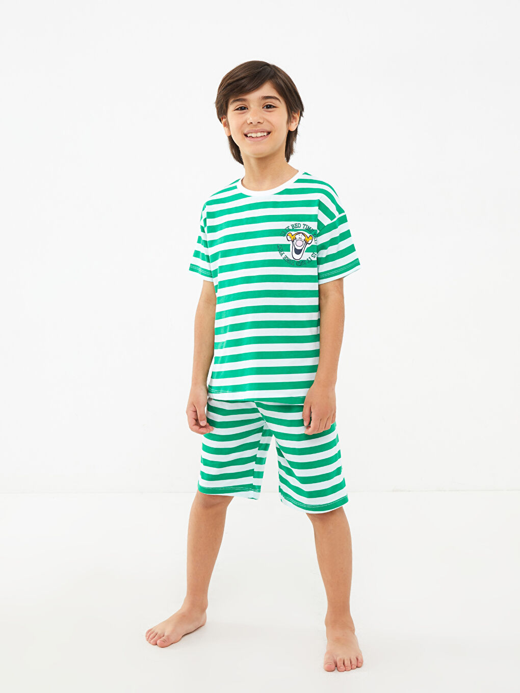 Ekru Bisiklet Yaka Winnie the Pooh Baskılı Kısa Kollu Erkek Çocuk Şortlu Pijama Takımı