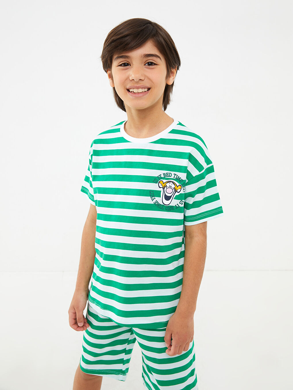 Ekru Bisiklet Yaka Winnie the Pooh Baskılı Kısa Kollu Erkek Çocuk Şortlu Pijama Takımı-1