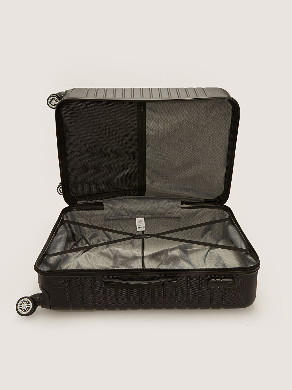 Siyah Orta Boy Çekme Mekanizmalı Valiz-3