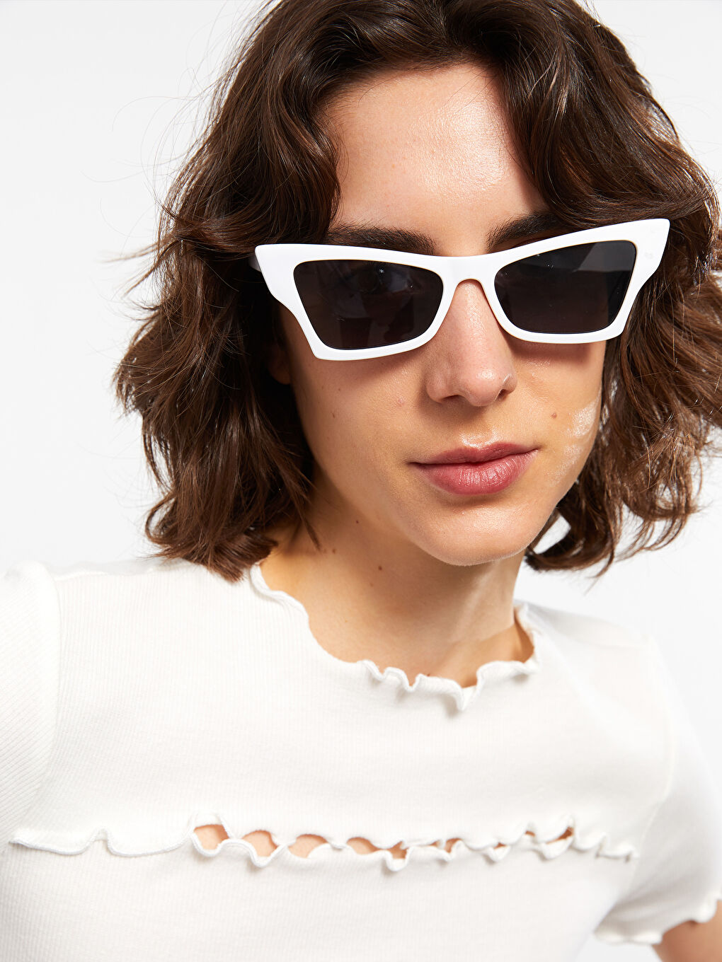 تيشيرت قطن كم قصير ياقة دائرية مستقيم بتفاصيل نافذة للسيدات-3