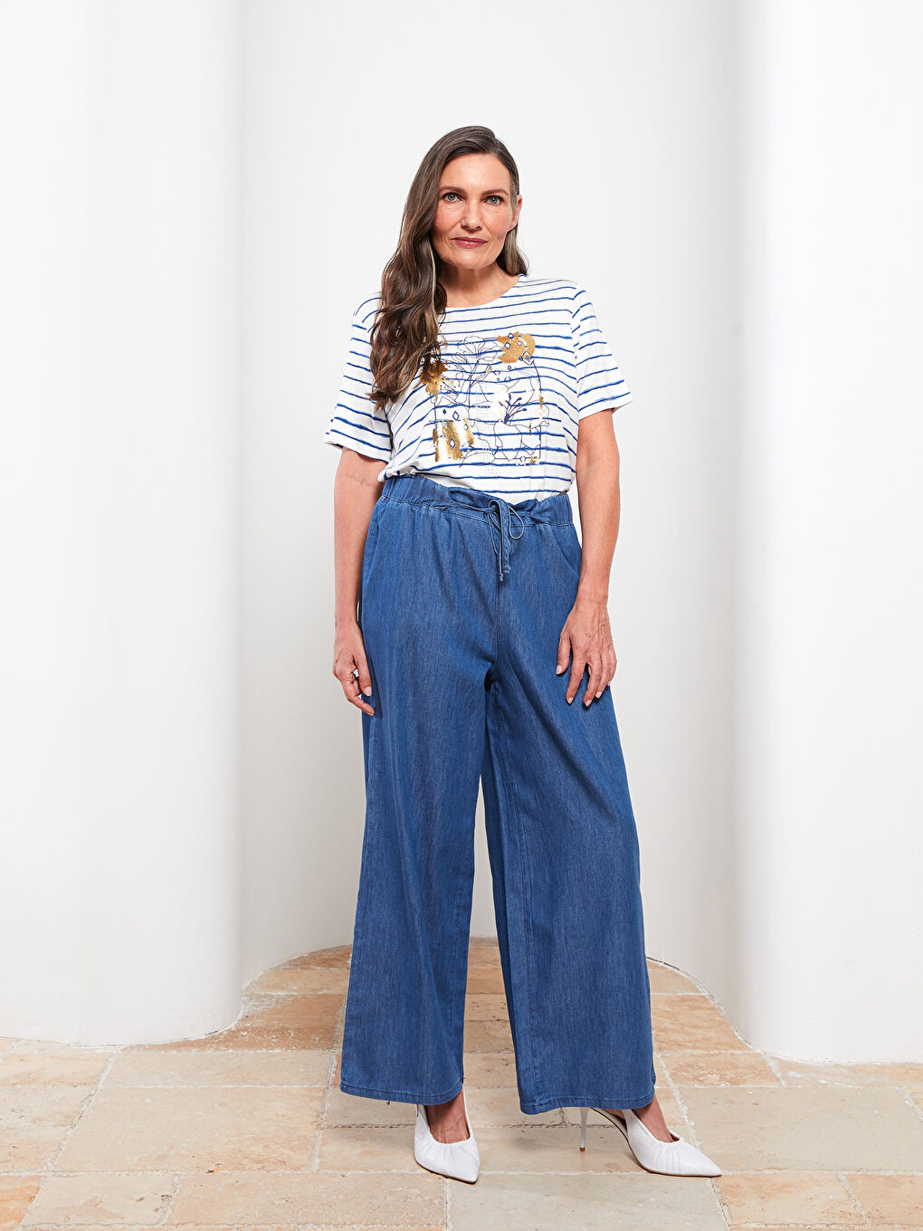 Elastic Waist Comfortable Fit Women Jeans