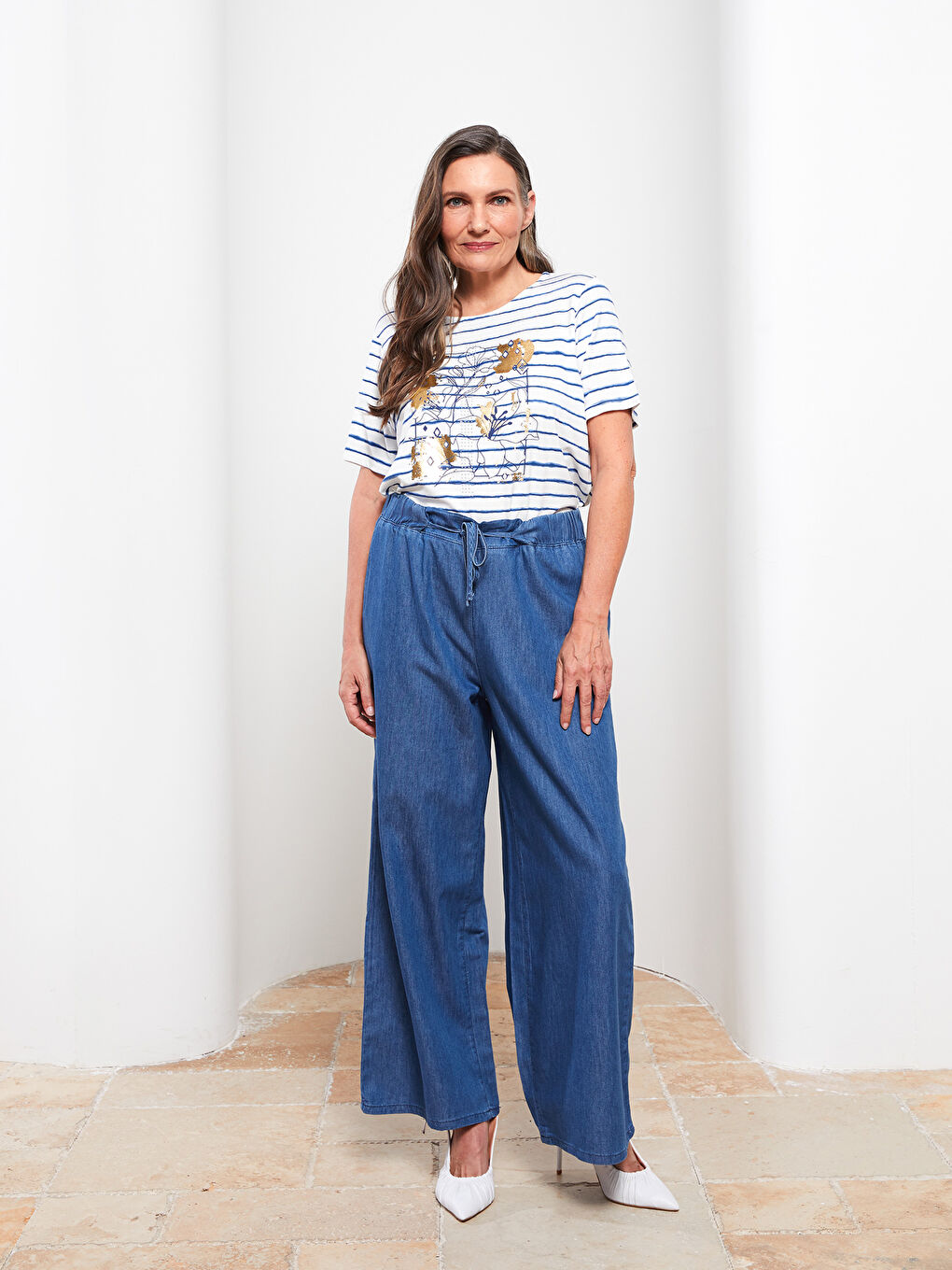 Elastic Waist Comfortable Fit Women Jeans-1