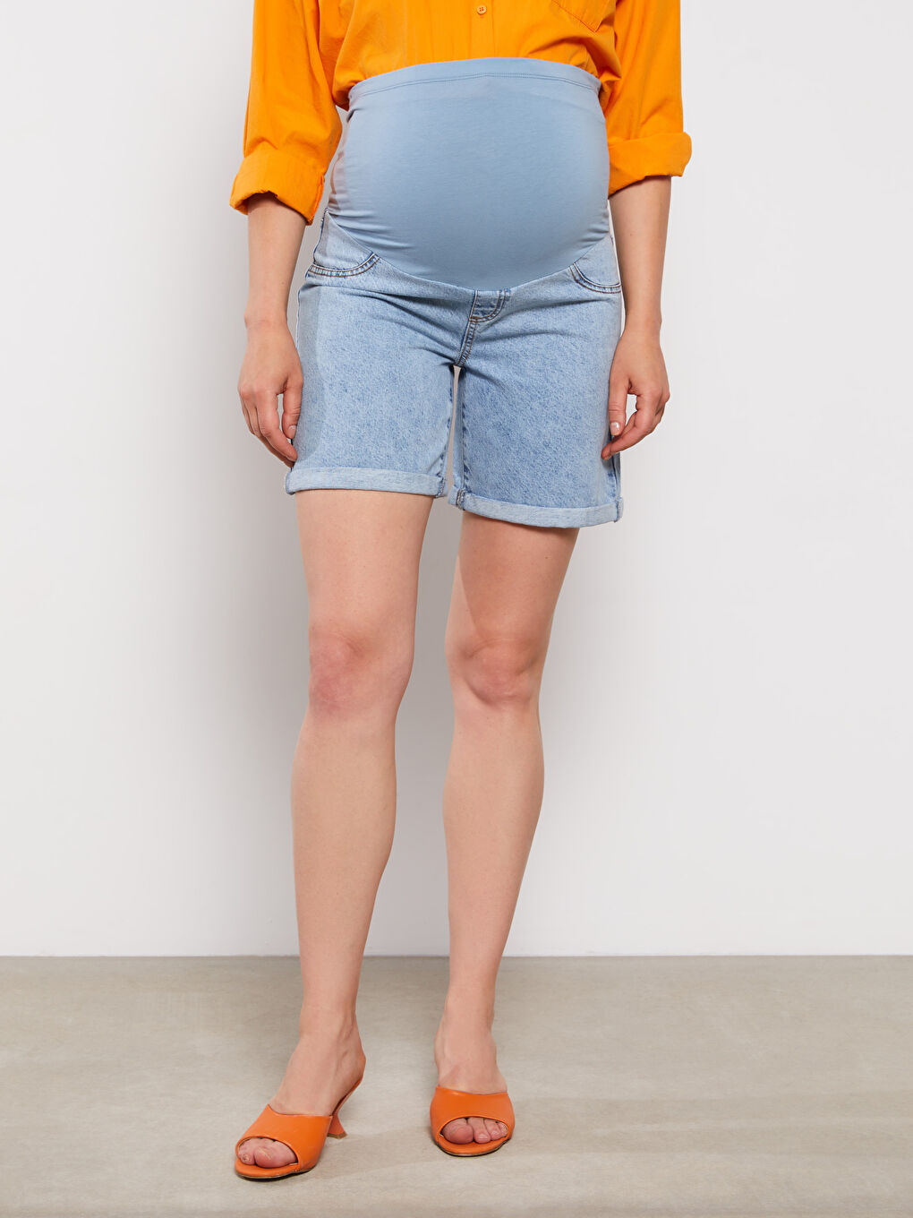 Umstands-Jeansshorts mit Bauchband, normaler Passform, schlichtem Design und Taschen-3