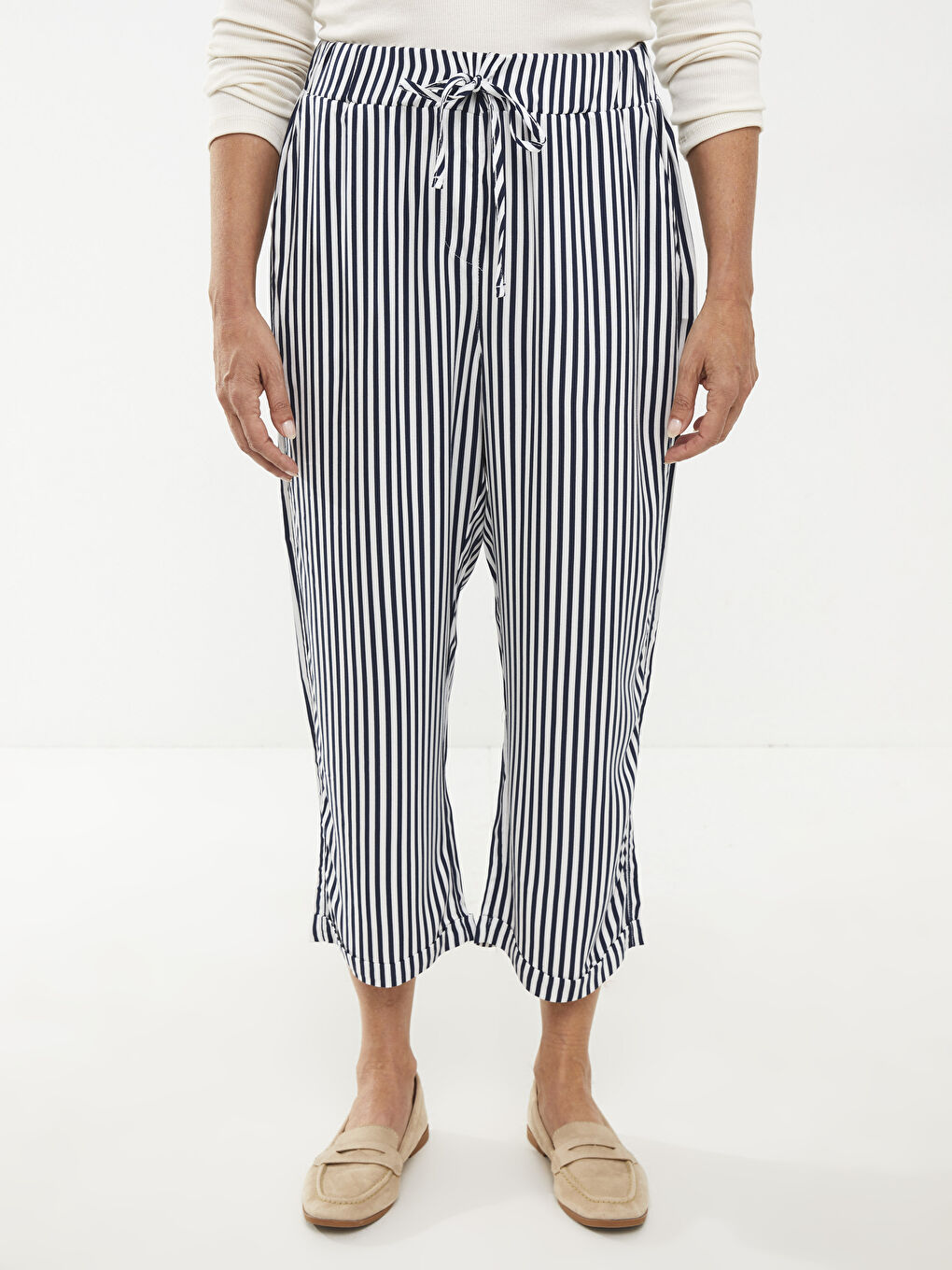 Lacivert Beli Lastikli Çizgili Cep Detaylı Viskon Kadın Kapri-2