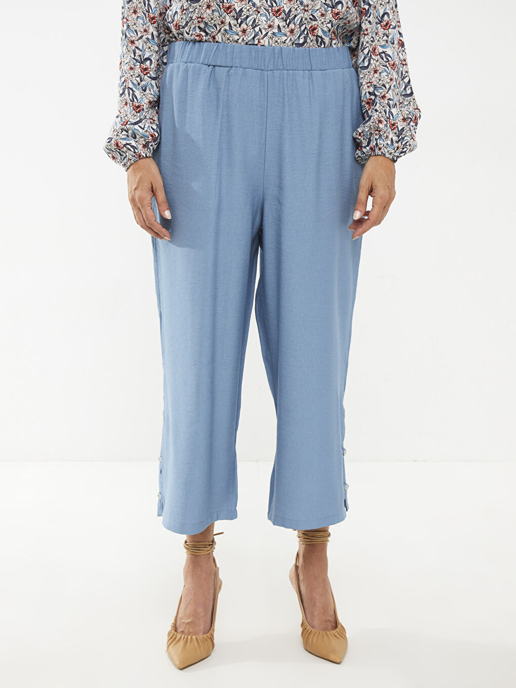 Mavi Beli Lastikli Rahat Kalıp Düz Cep Detaylı Kadın Kapri-2