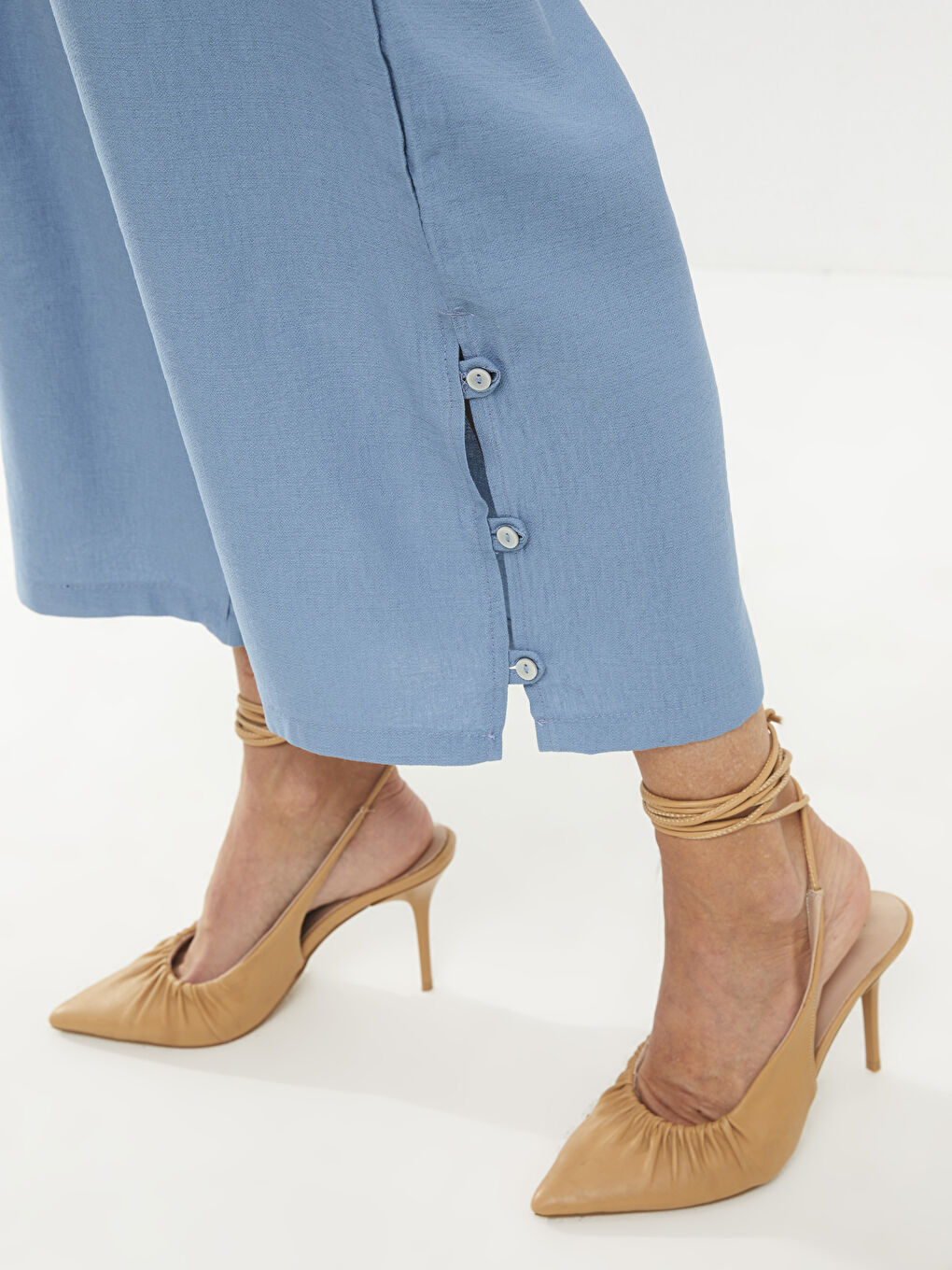 Mavi Beli Lastikli Rahat Kalıp Düz Cep Detaylı Kadın Kapri-3