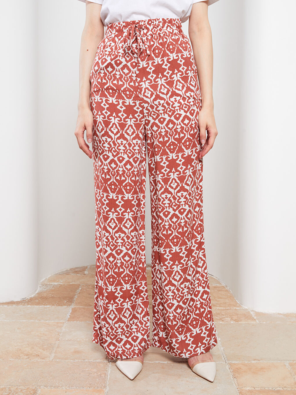 Kahverengi Beli Lastikli Rahat Kalıp Desenli Cep Detaylı Viskon Kadın Pantolon-3