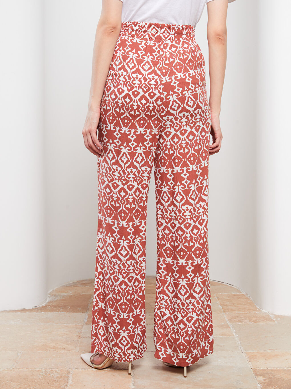 Kahverengi Beli Lastikli Rahat Kalıp Desenli Cep Detaylı Viskon Kadın Pantolon-4