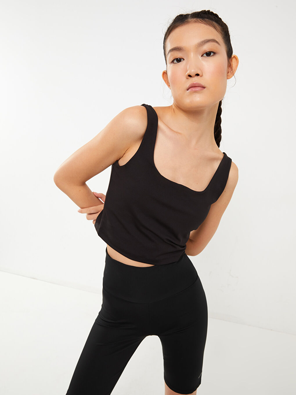 Siyah U Yaka Baskılı Kadın Outdoor Atlet