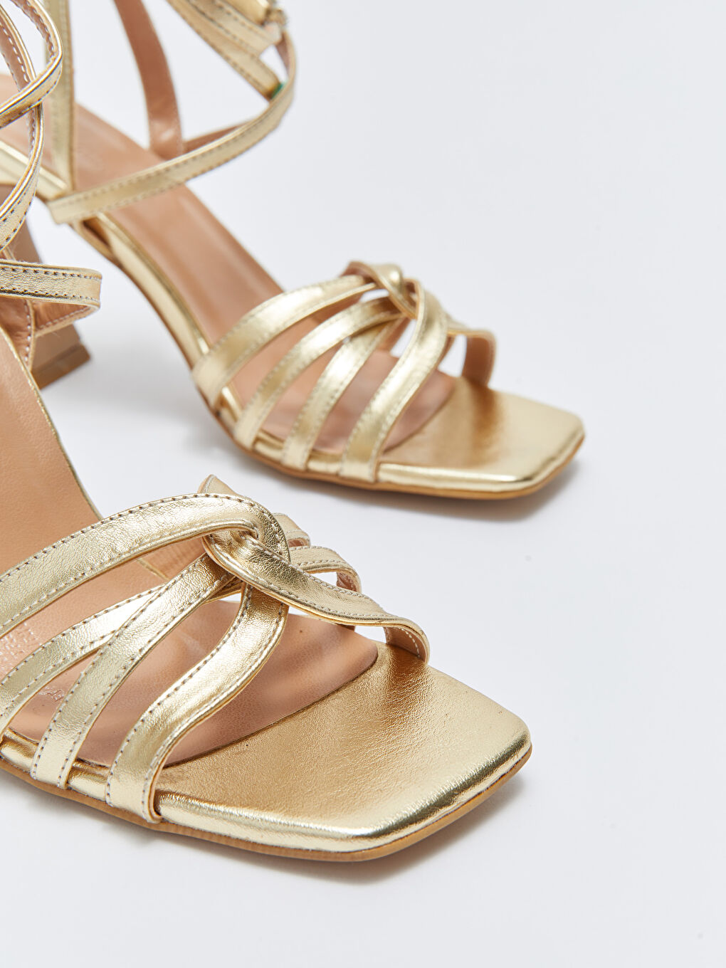 Sarı Deri Görünümlü Çapraz Bantlı Kadın Topuklu Ayakkabı-2