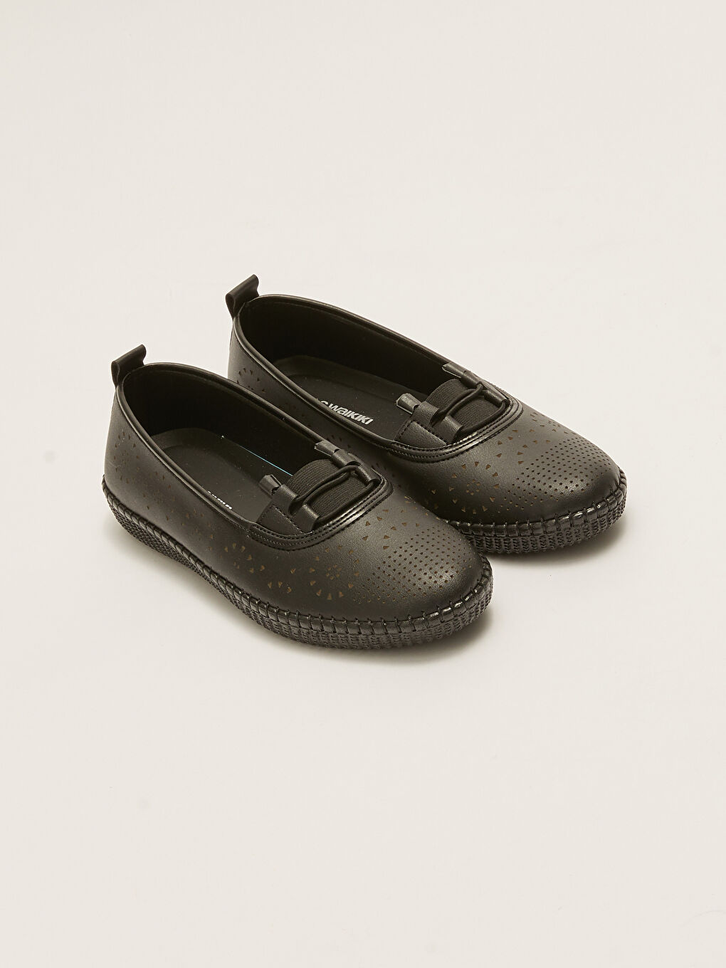 Siyah Deri Görünümlü Kadın Klasik Ayakkabı