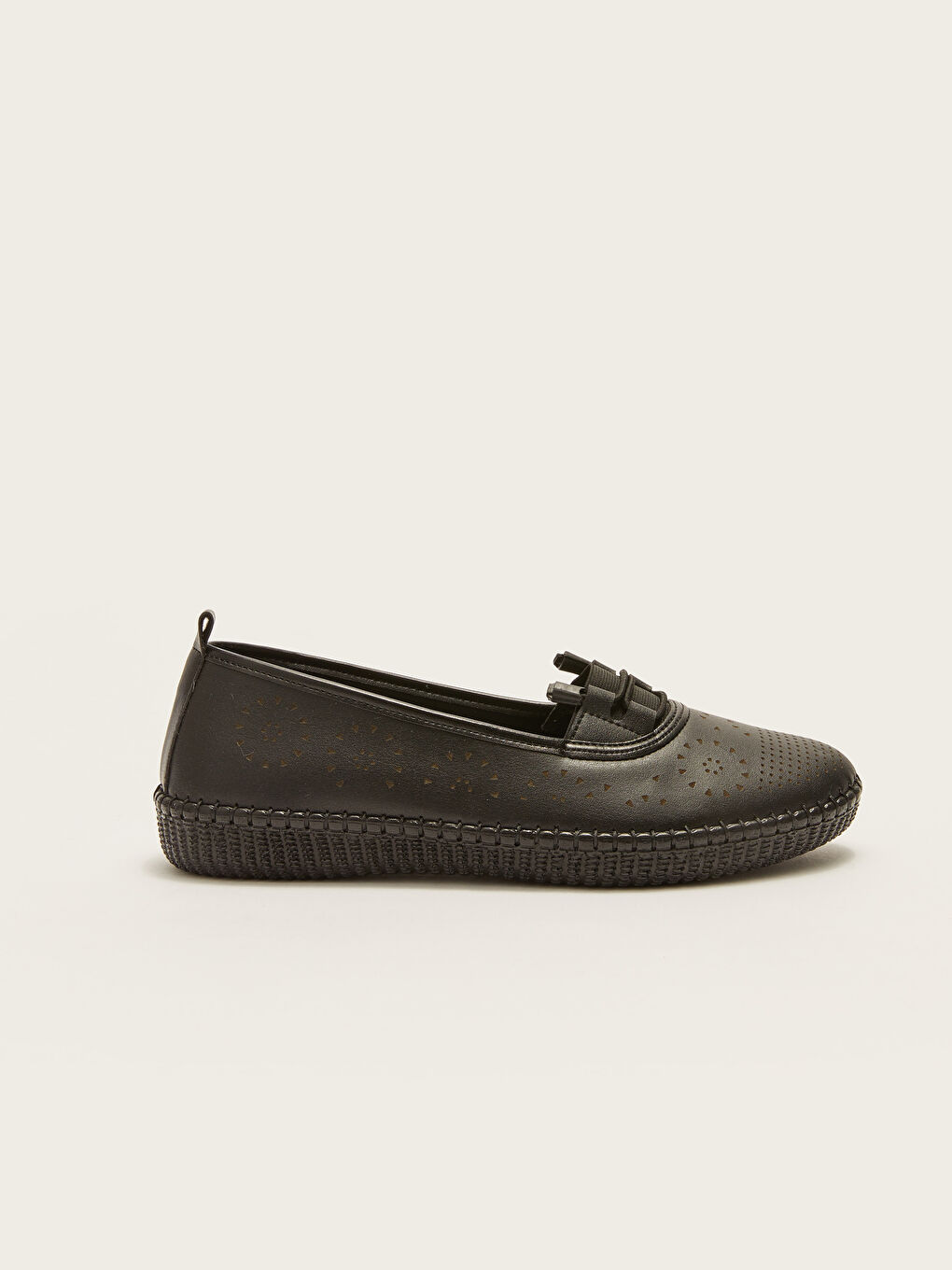 Siyah Deri Görünümlü Kadın Klasik Ayakkabı-1