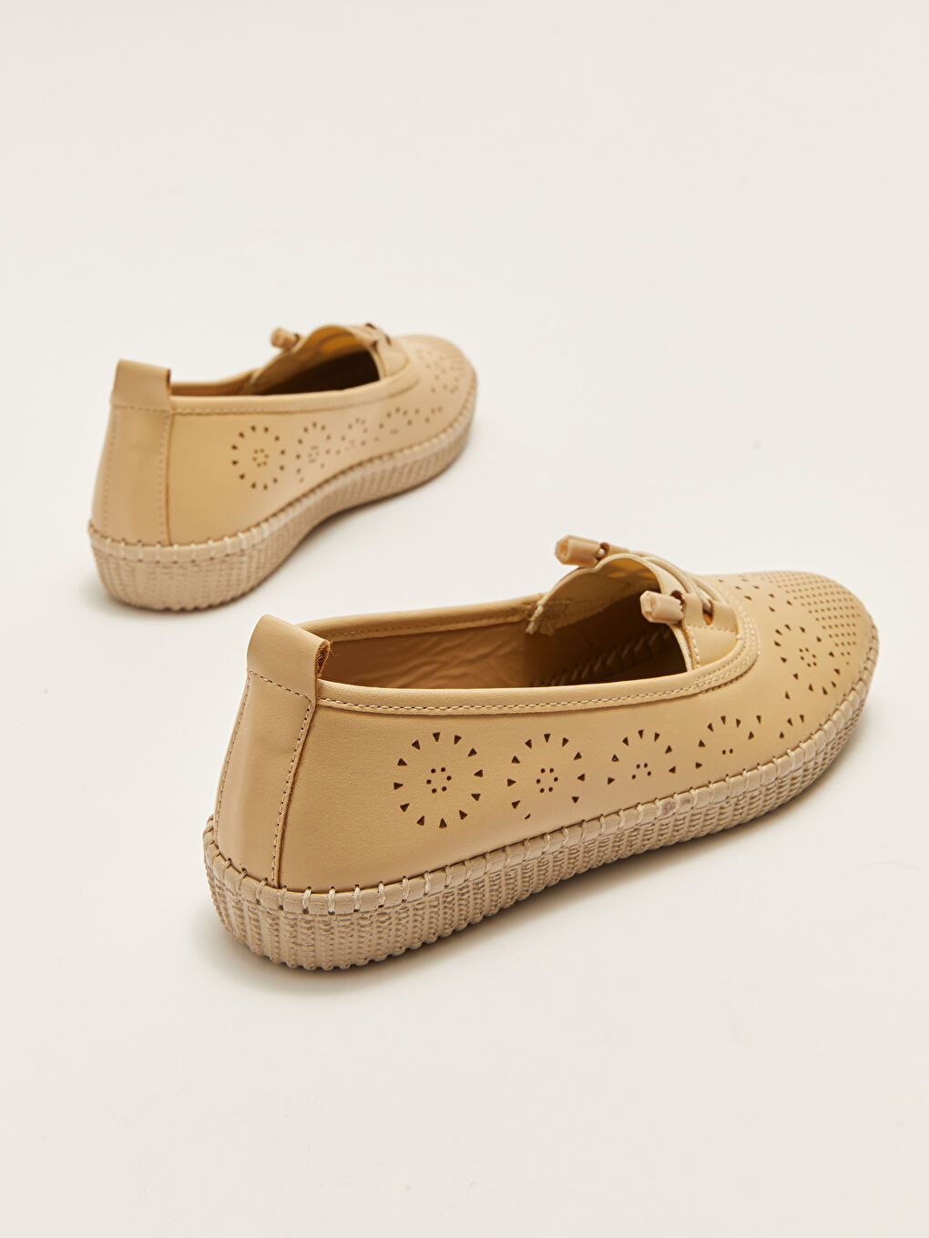 Bej Deri Görünümlü Kadın Klasik Ayakkabı-4