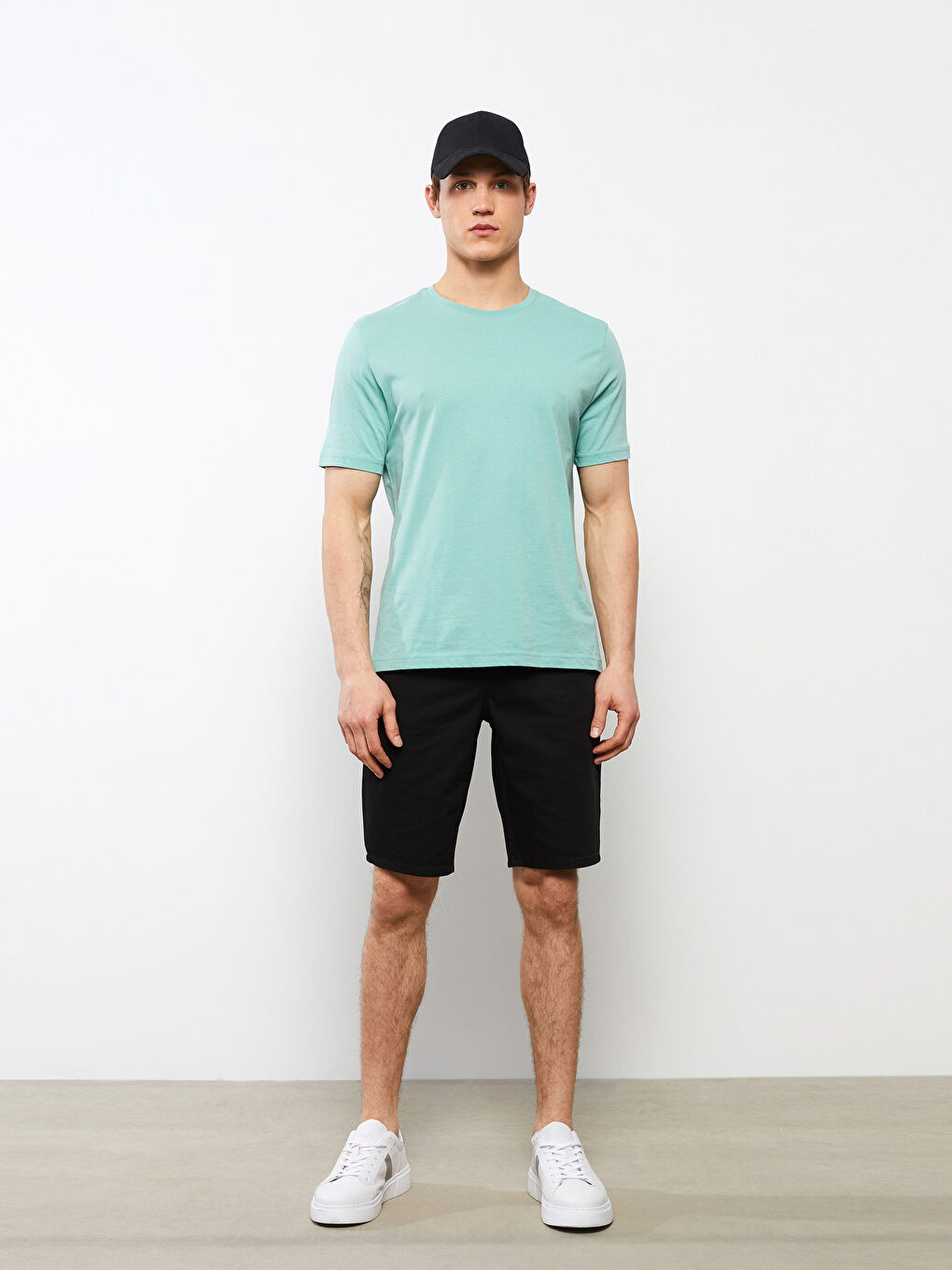 Ерлерге арналған стандартты пішім деним шорты