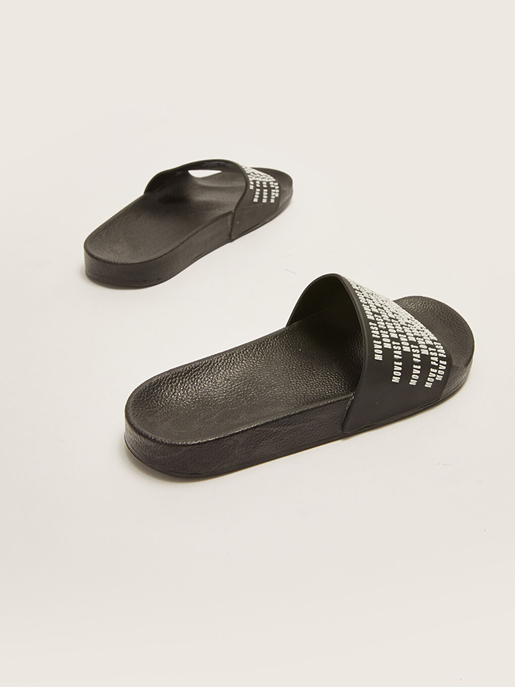 Siyah Yazı Baskılı Erkek Terlik-4