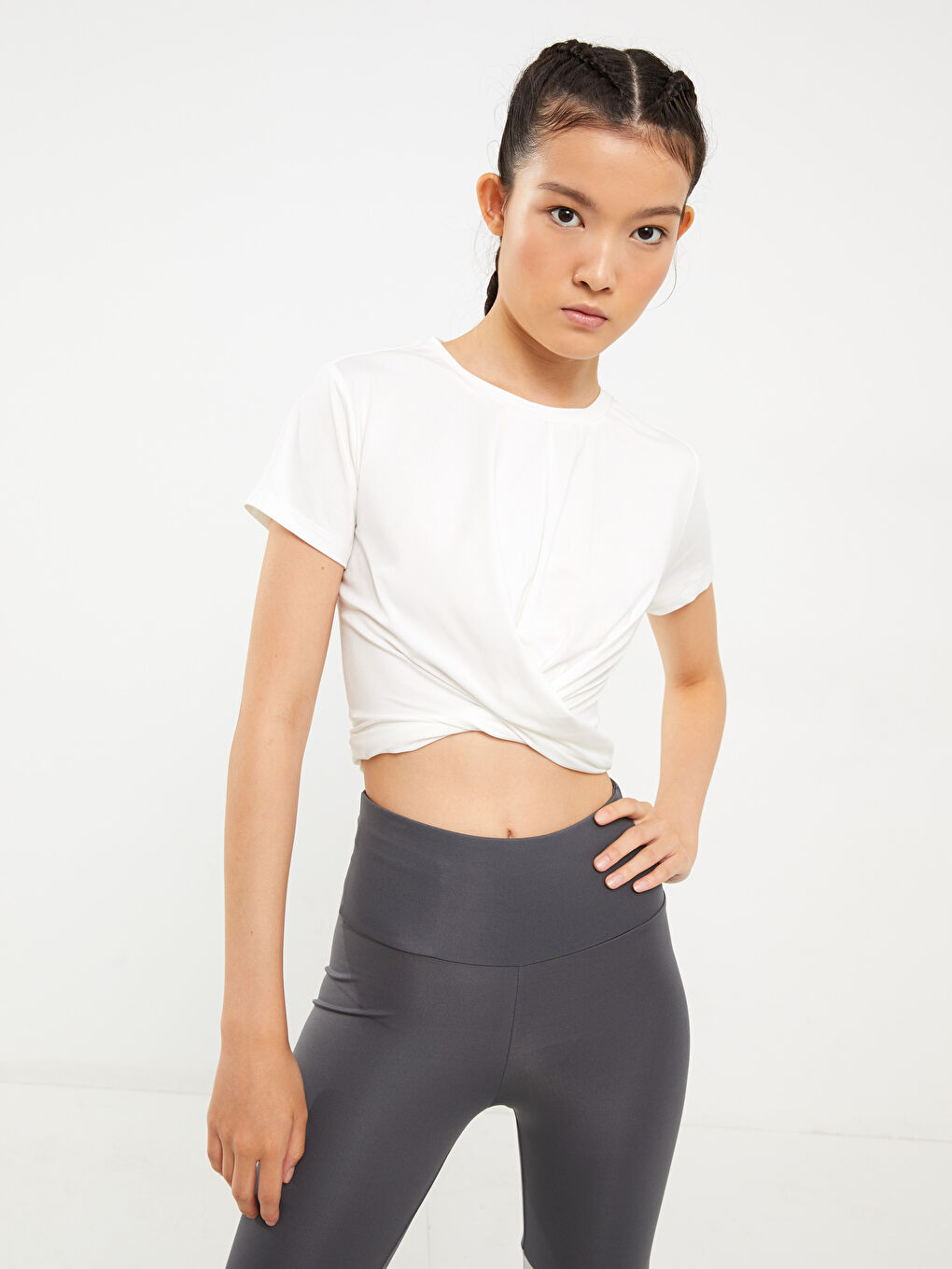 تيشيرت خارجي قصير كم مطبوع بياقة دائرية للسيدات