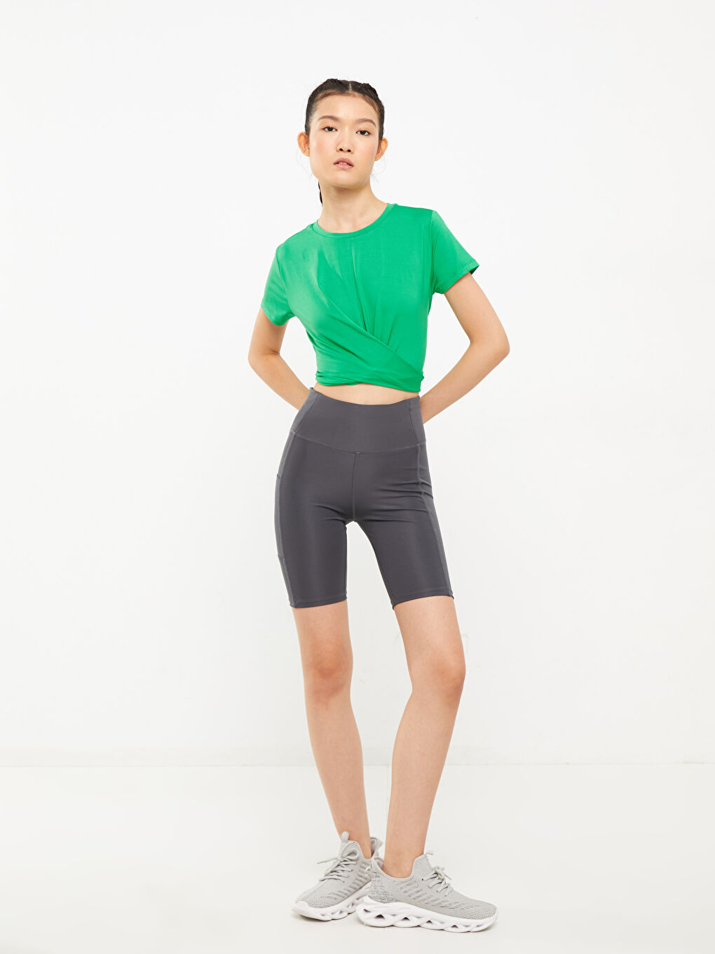 تيشيرت خارجي قصير كم مطبوع بياقة دائرية للسيدات-2