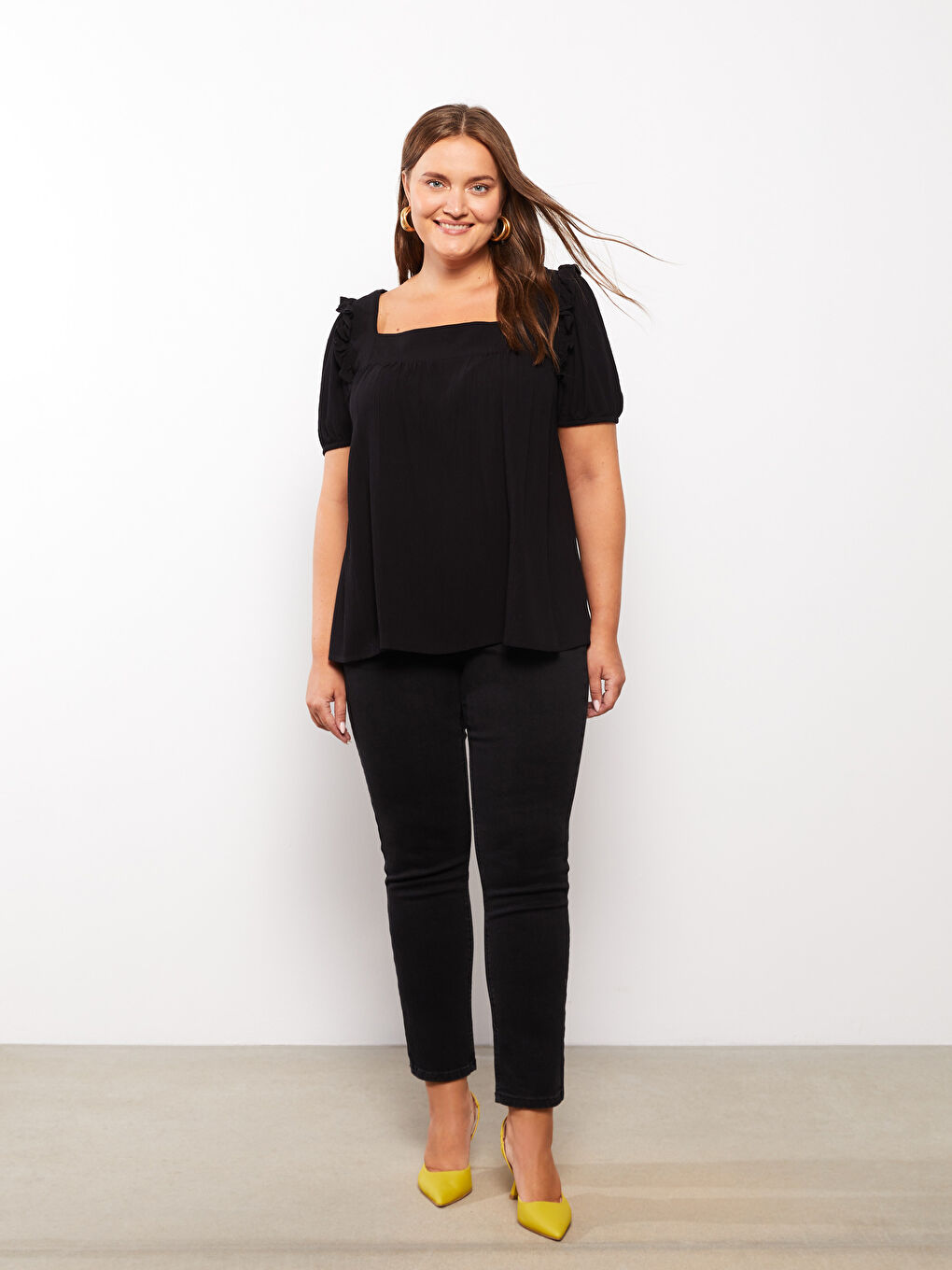 Siyah Büyük Beden Kare Yaka Düz Kısa Kollu Viskon Kadın Bluz-4