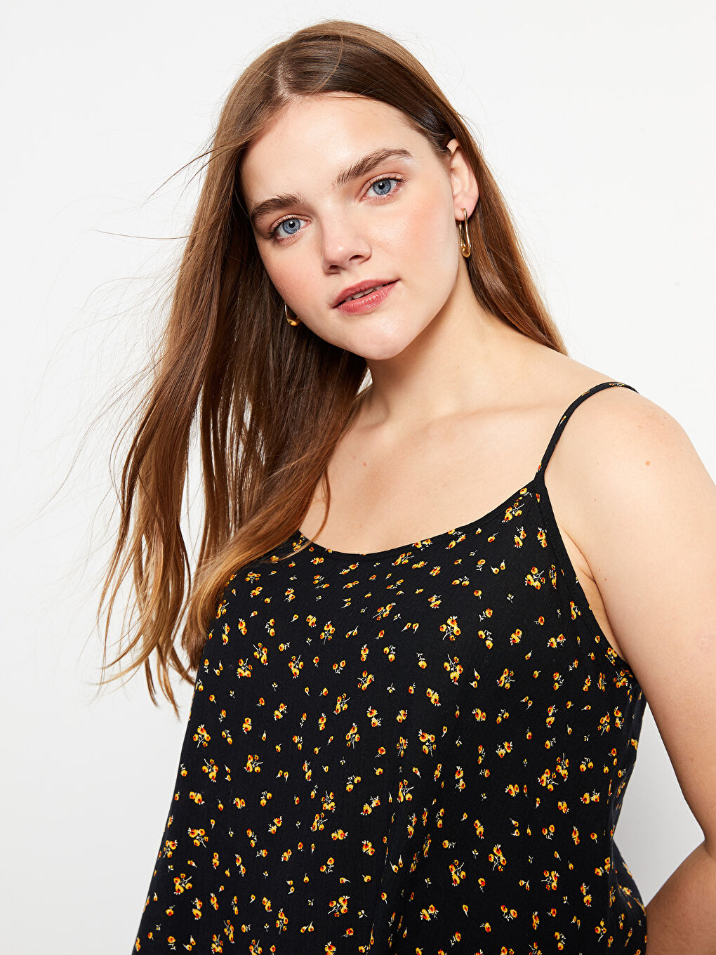 Siyah Büyük Beden U Yaka Desenli Askılı Viskon Kadın Bluz