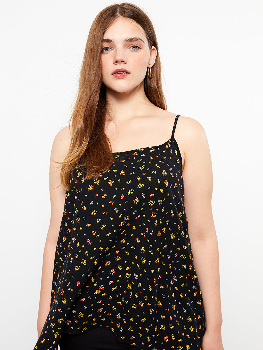 Siyah Büyük Beden U Yaka Desenli Askılı Viskon Kadın Bluz-1