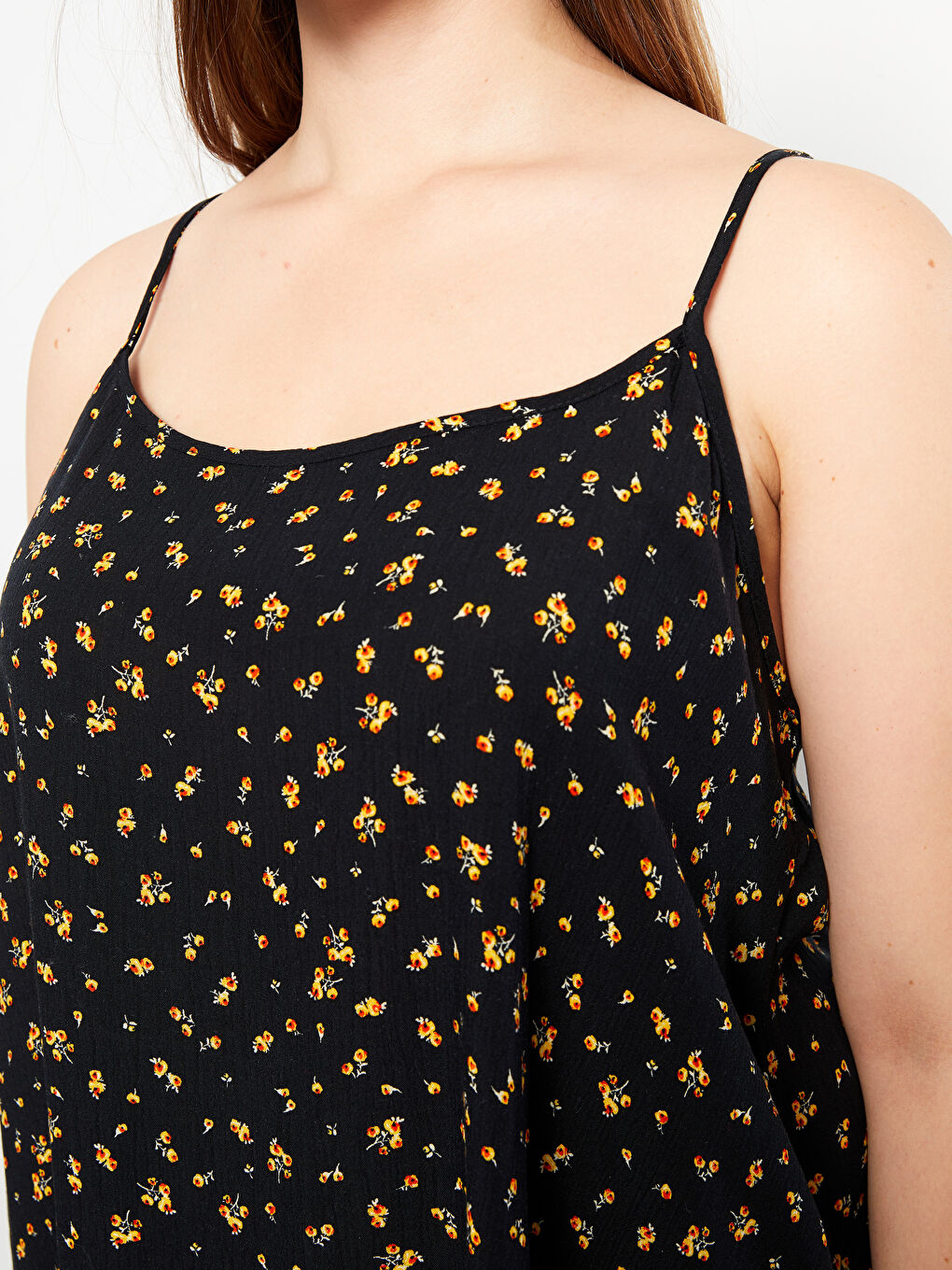 Siyah Büyük Beden U Yaka Desenli Askılı Viskon Kadın Bluz-3