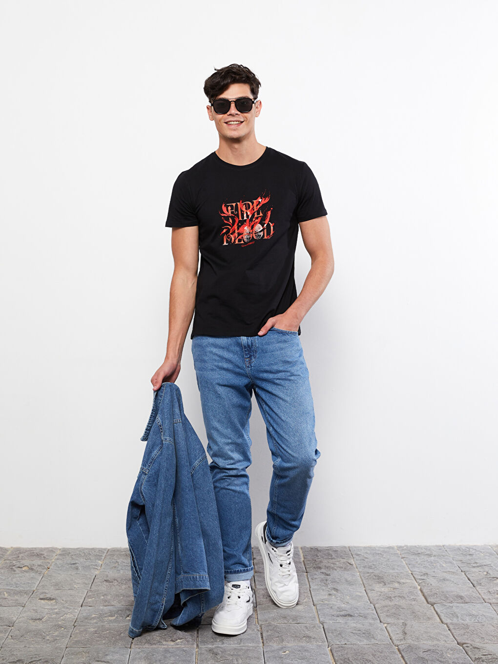 LC Waikiki Crew Neck Short Sleeve Game of Thrones Printed Combed Cotton Men's T-Shirt -S2JV96Z8-CVL
