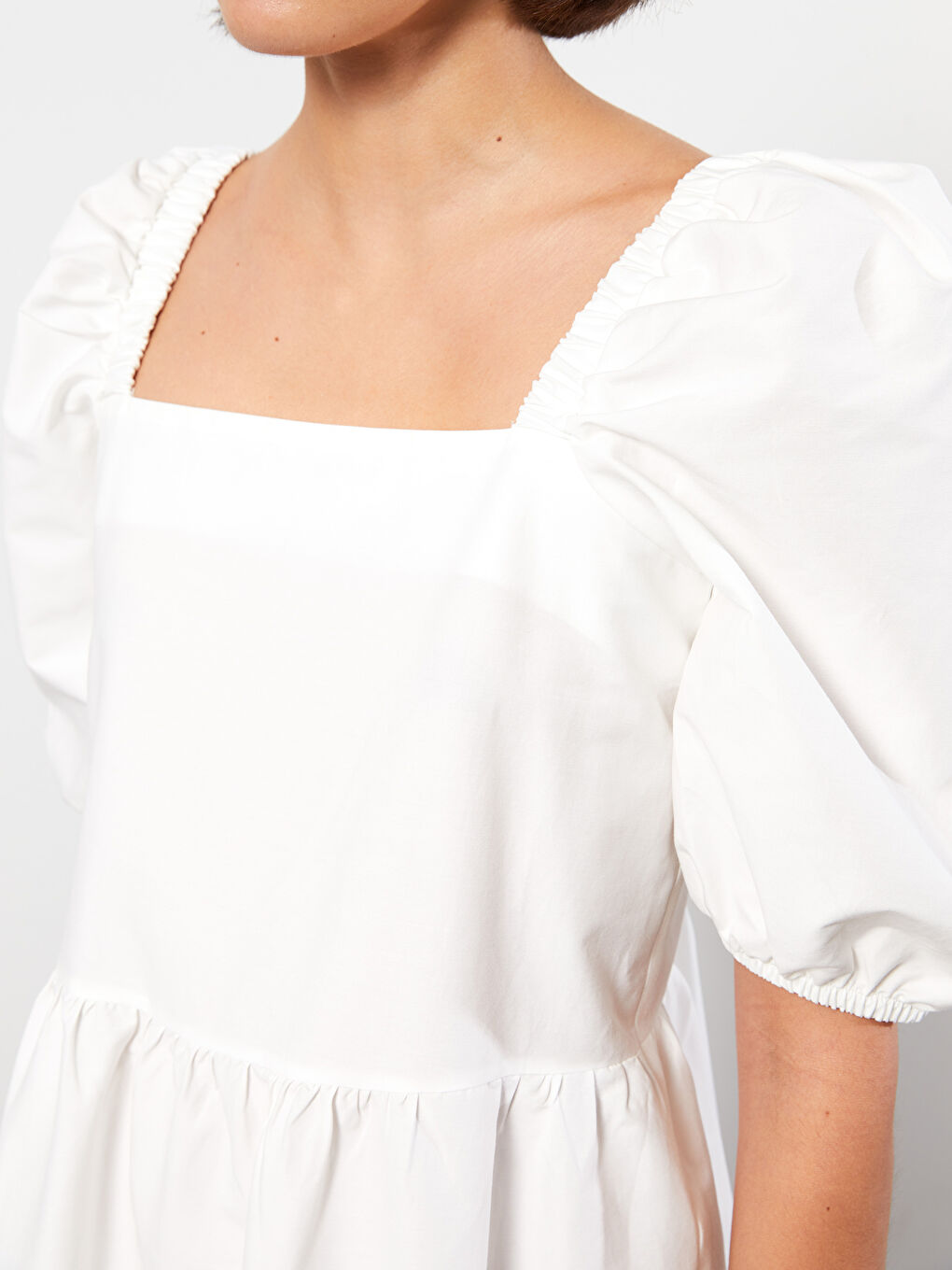 Ekru Kare Yaka Kısa Kollu Düz Poplin Elbise-3