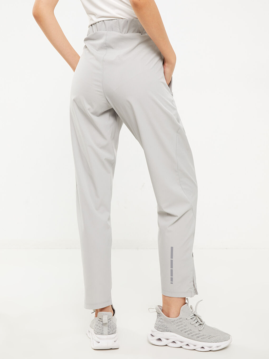 Gri Beli Lastikli Baskılı Kadın Outdoor Pantolon-4