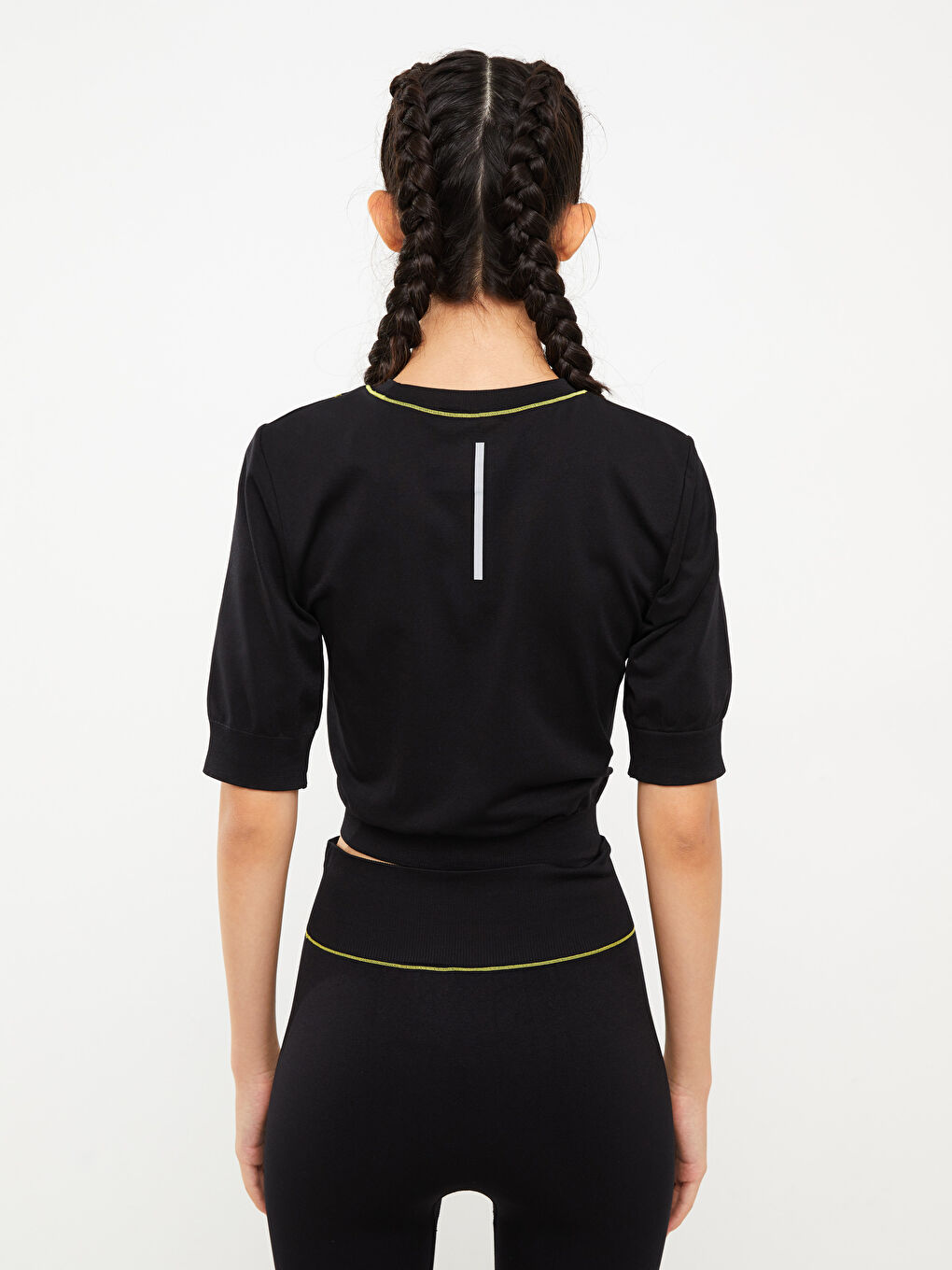 توب قصير مطبوع بياقة دائرية وكم قصير للسيدات-5