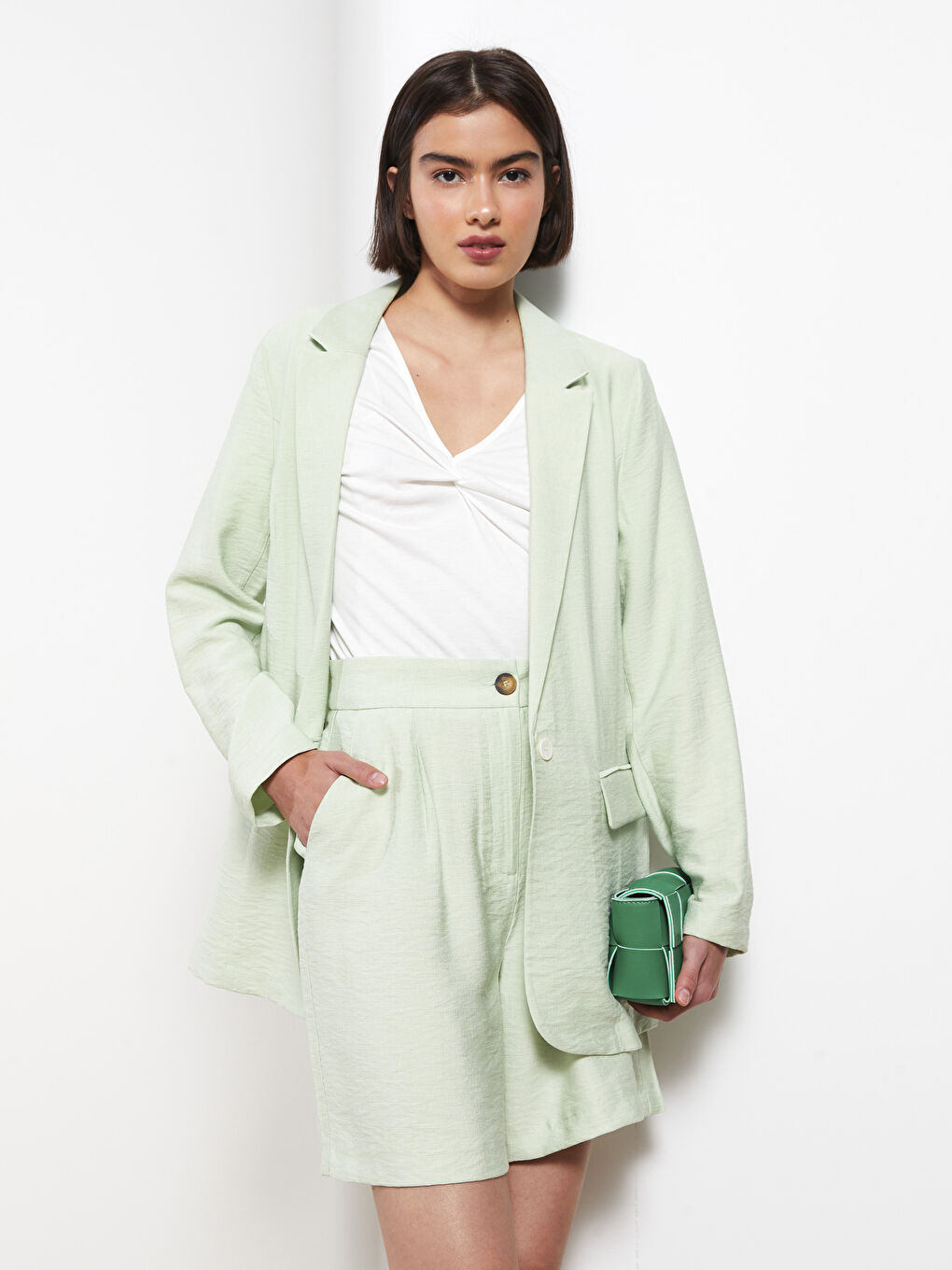 Yeşil Yüksek Bel Standart Fit Düz Cep Detaylı Kadın Şort-2