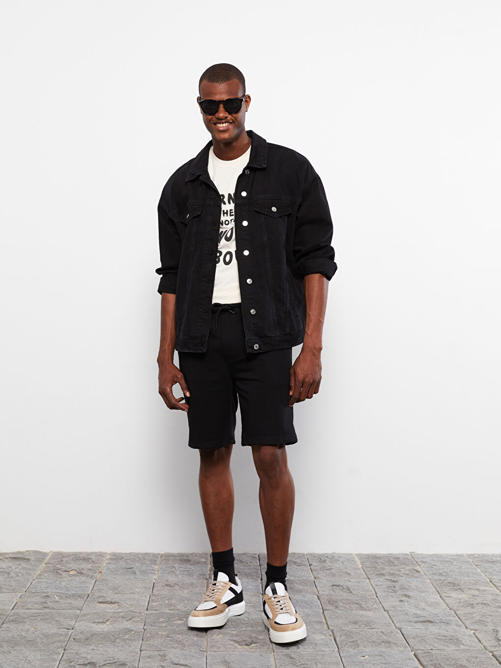 Siyah Standart Kalıp Erkek Şort-1