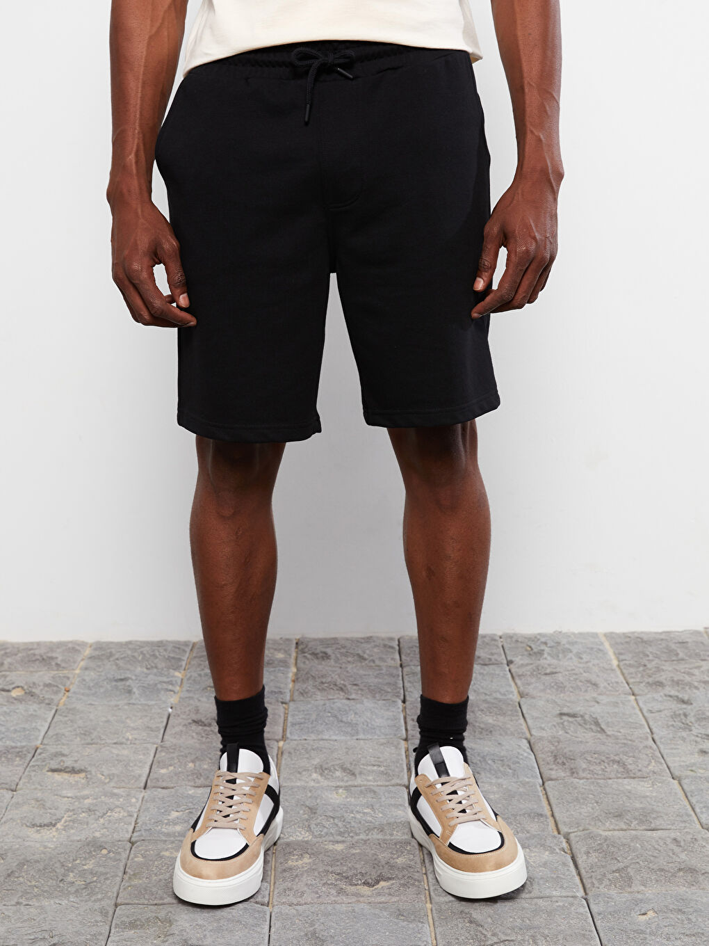 Siyah Standart Kalıp Erkek Şort-3