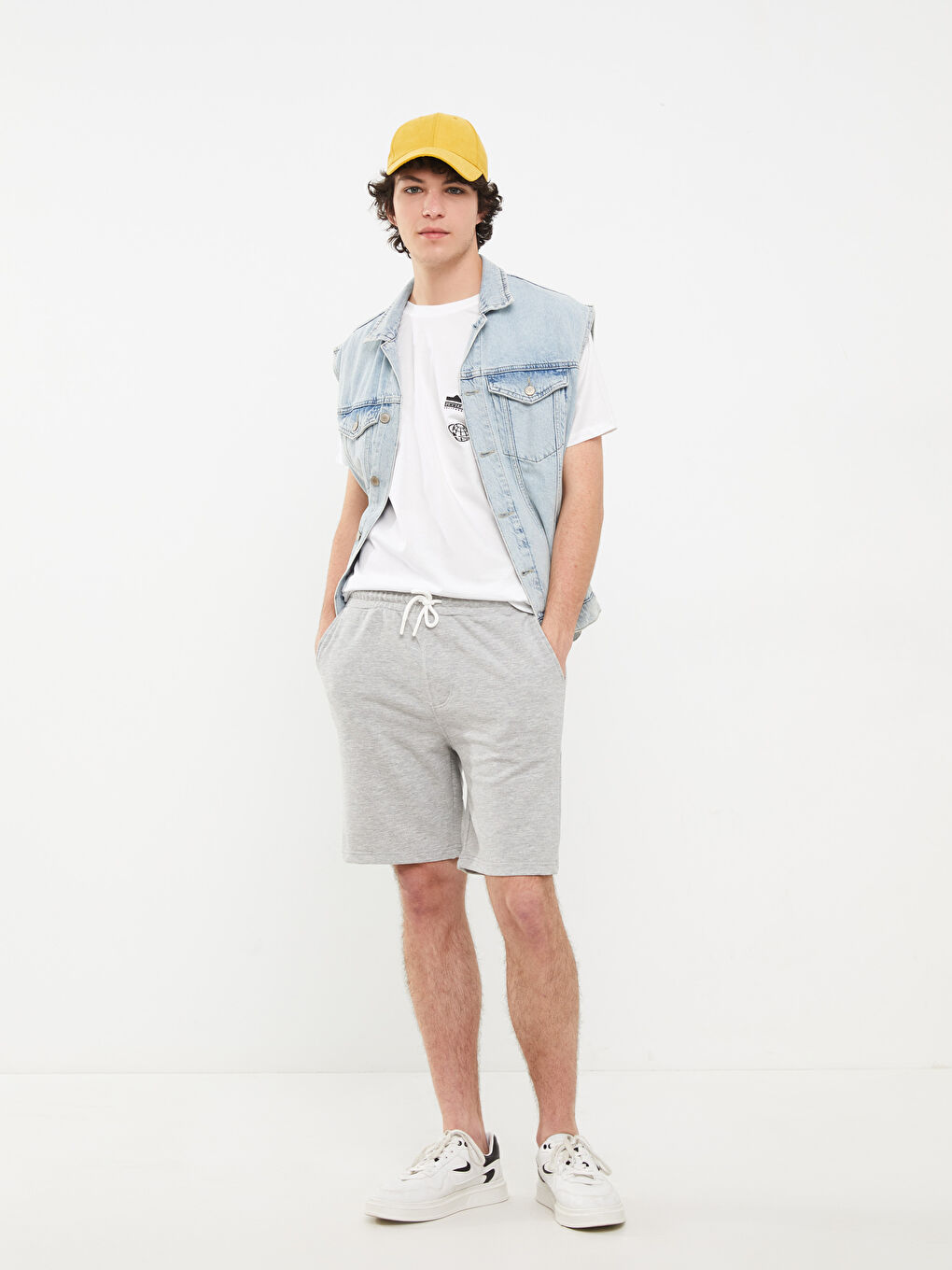 Gri Standart Kalıp Erkek Şort